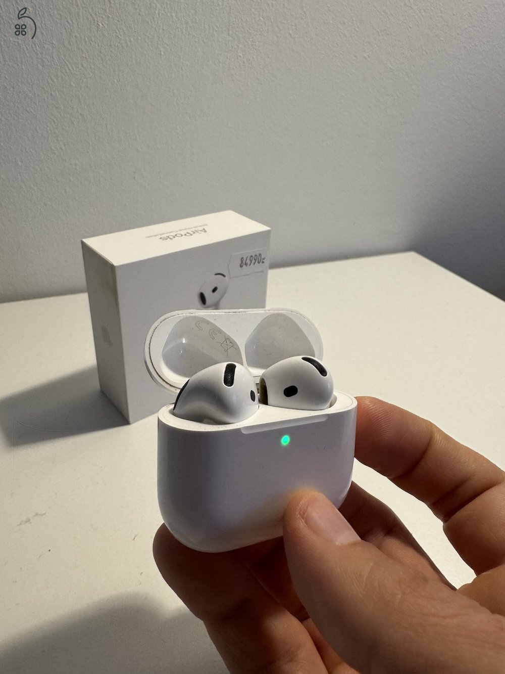 Eladó Apple Airpods 4 aktív zajkioltással (használt)