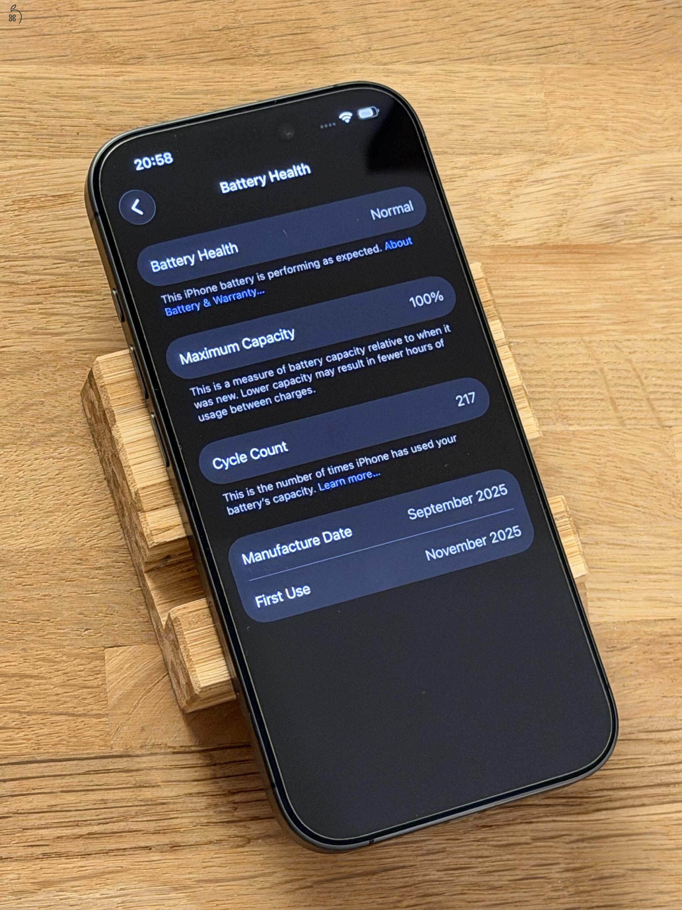 iPhone 17 256 GB 100% Akku + Spigen NanoPop MagFit tok