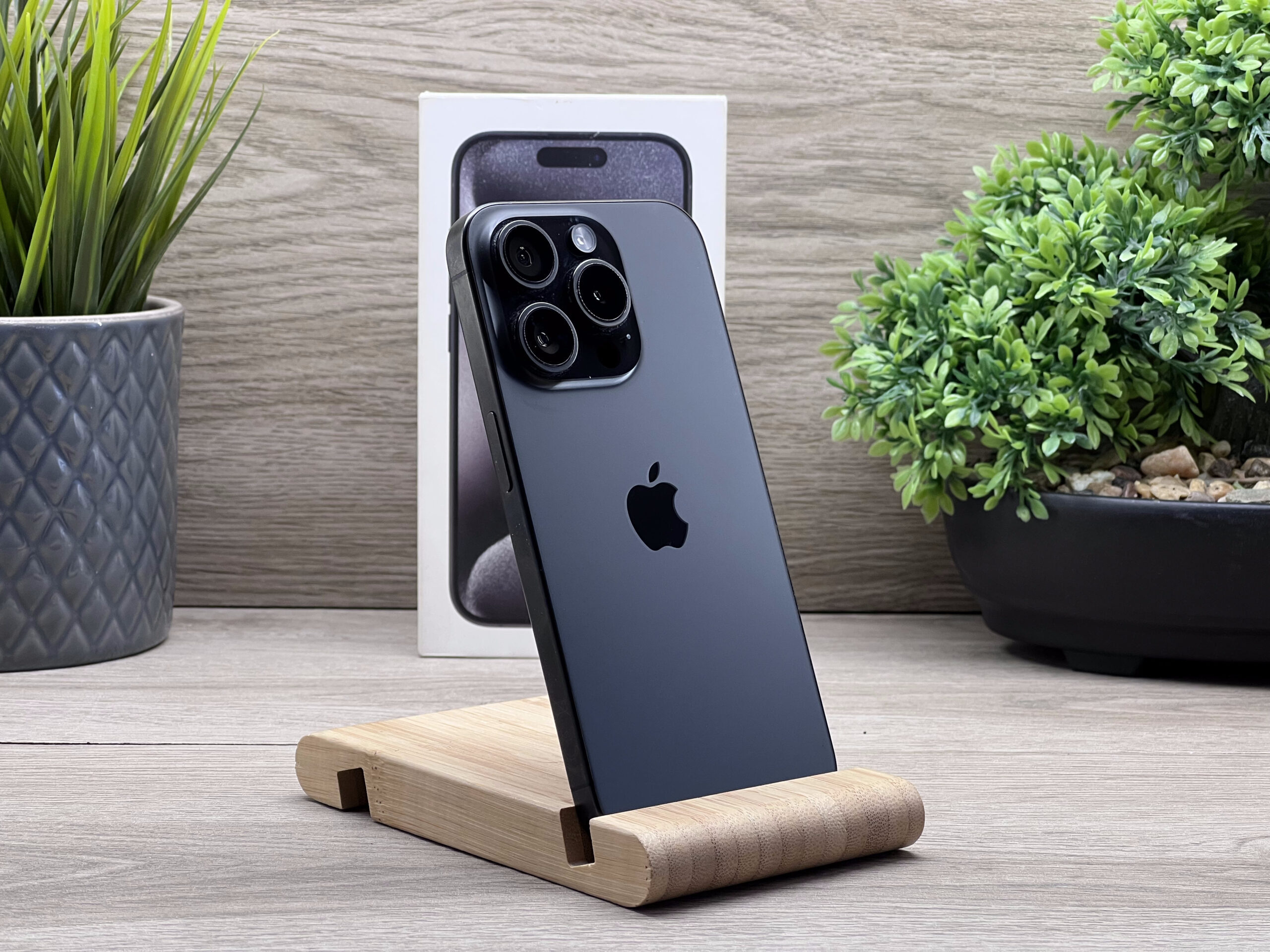 Hibátlan iPhone 15 Pro Black Titanium 128GB 2 ÉV Garanciával Számlával Aksi 100%