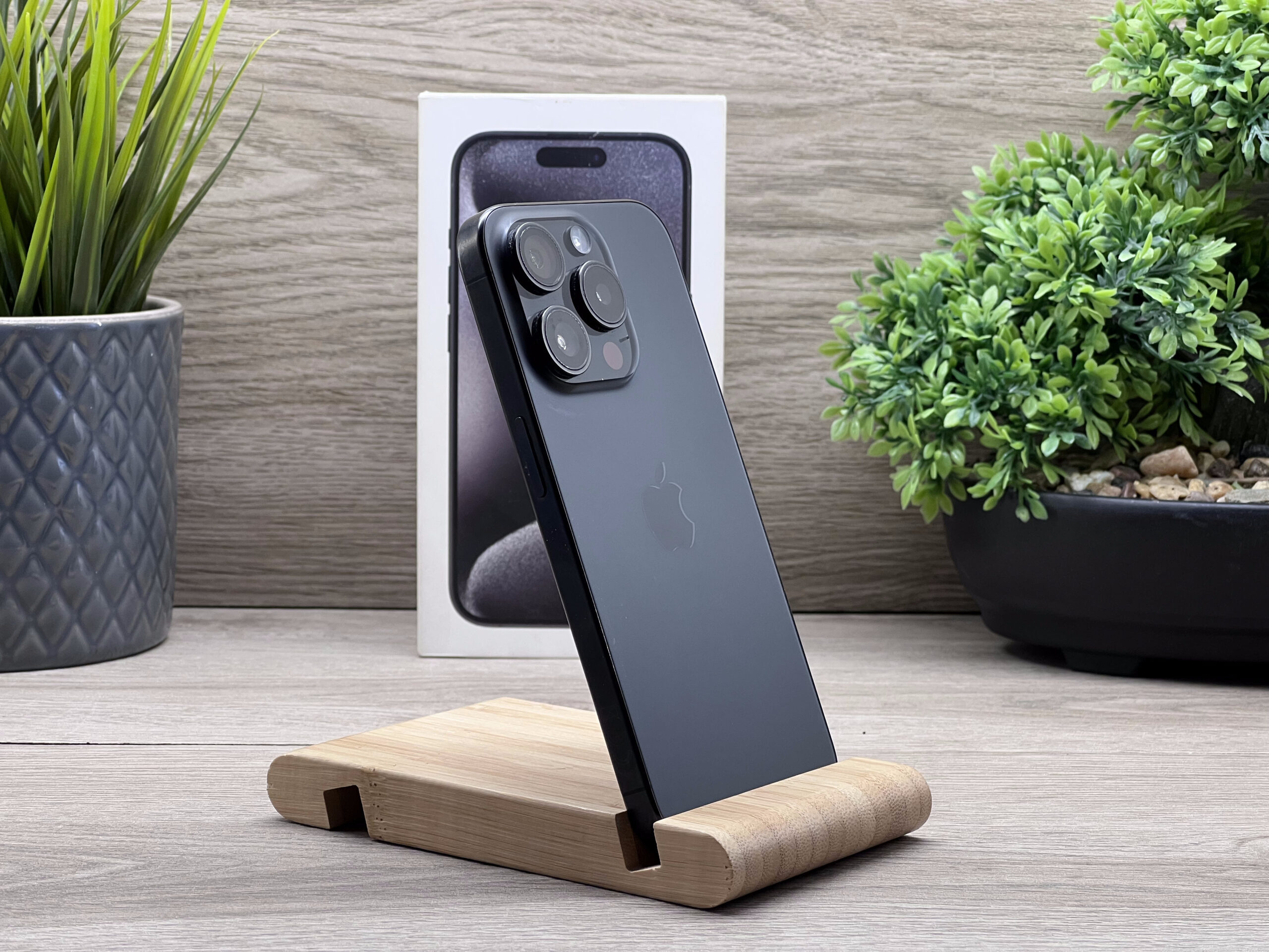 Hibátlan iPhone 15 Pro Black Titanium 128GB 2 ÉV Garanciával Számlával Aksi 100%