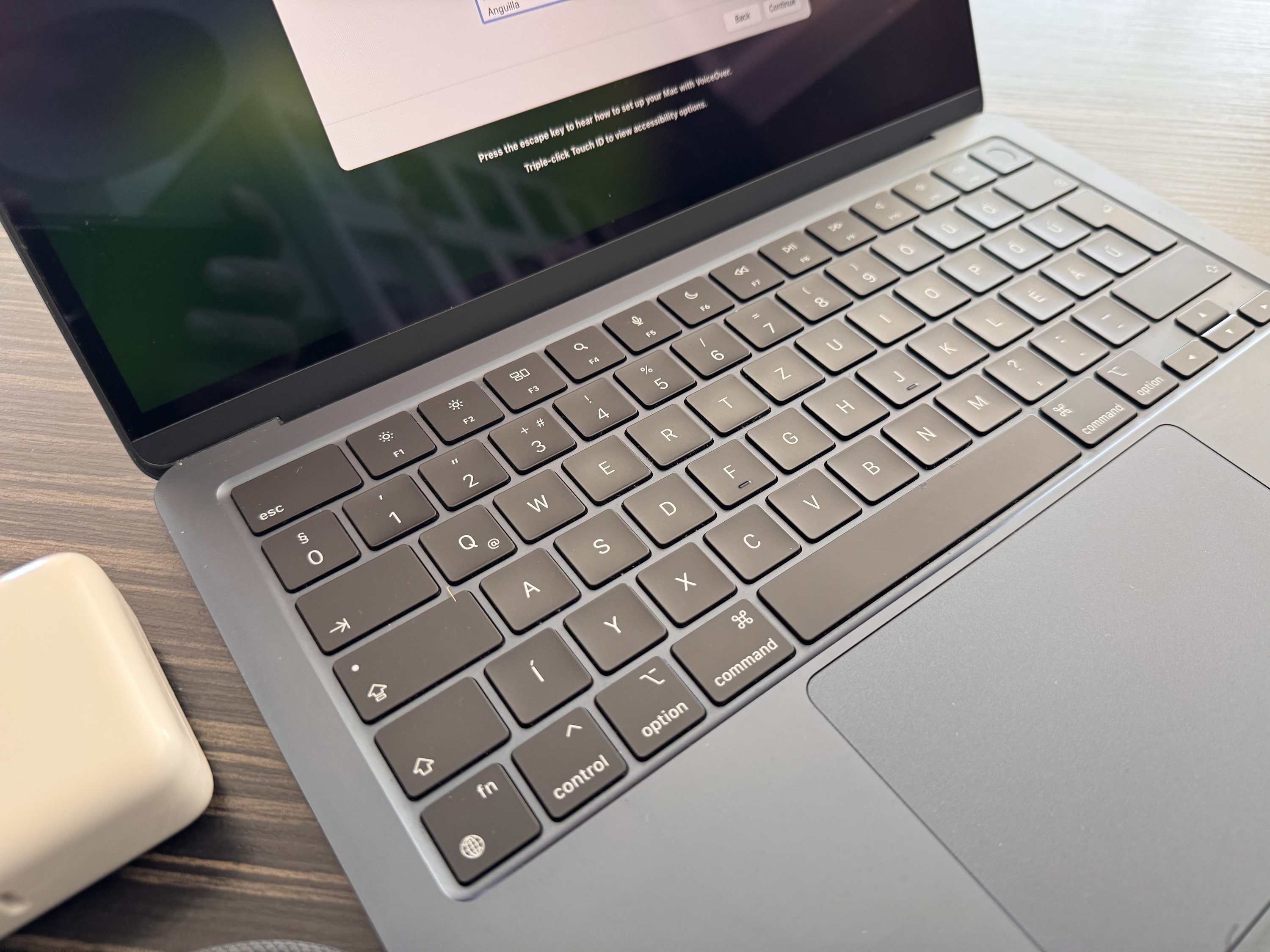 MacBook Air 13,6″ (M2, 2022) – 16 GB RAM / 256 GB SSD – 2025-ben vásárolt, számlával