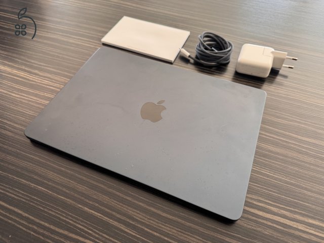 MacBook Air 13,6″ (M2, 2022) – 16 GB RAM / 256 GB SSD – 2025-ben vásárolt, számlával