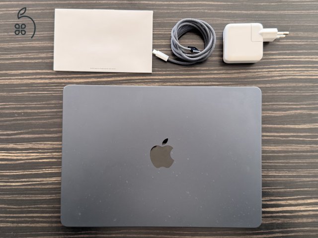 MacBook Air 13,6″ (M2, 2022) – 16 GB RAM / 256 GB SSD – 2025-ben vásárolt, számlával