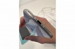 Fehér iPhone 2020SE eladó, 64 GB-os