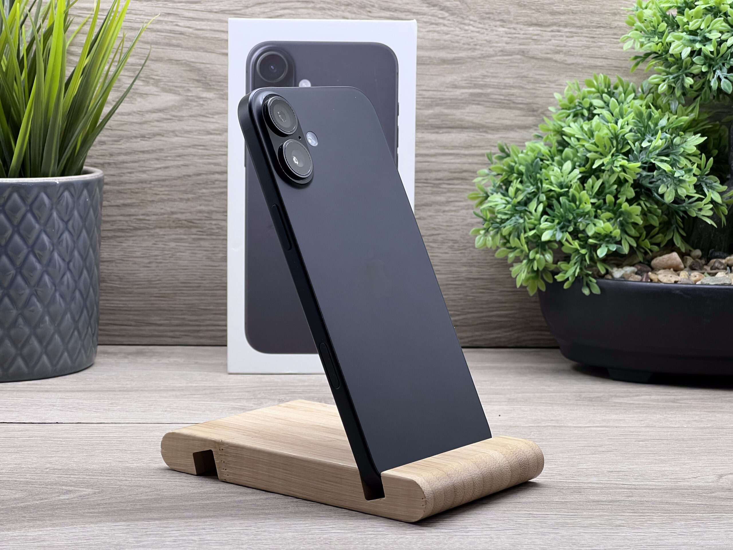 Hibátlan iPhone 16 Plus Black 128GB 2 ÉV Garanciával Számlával