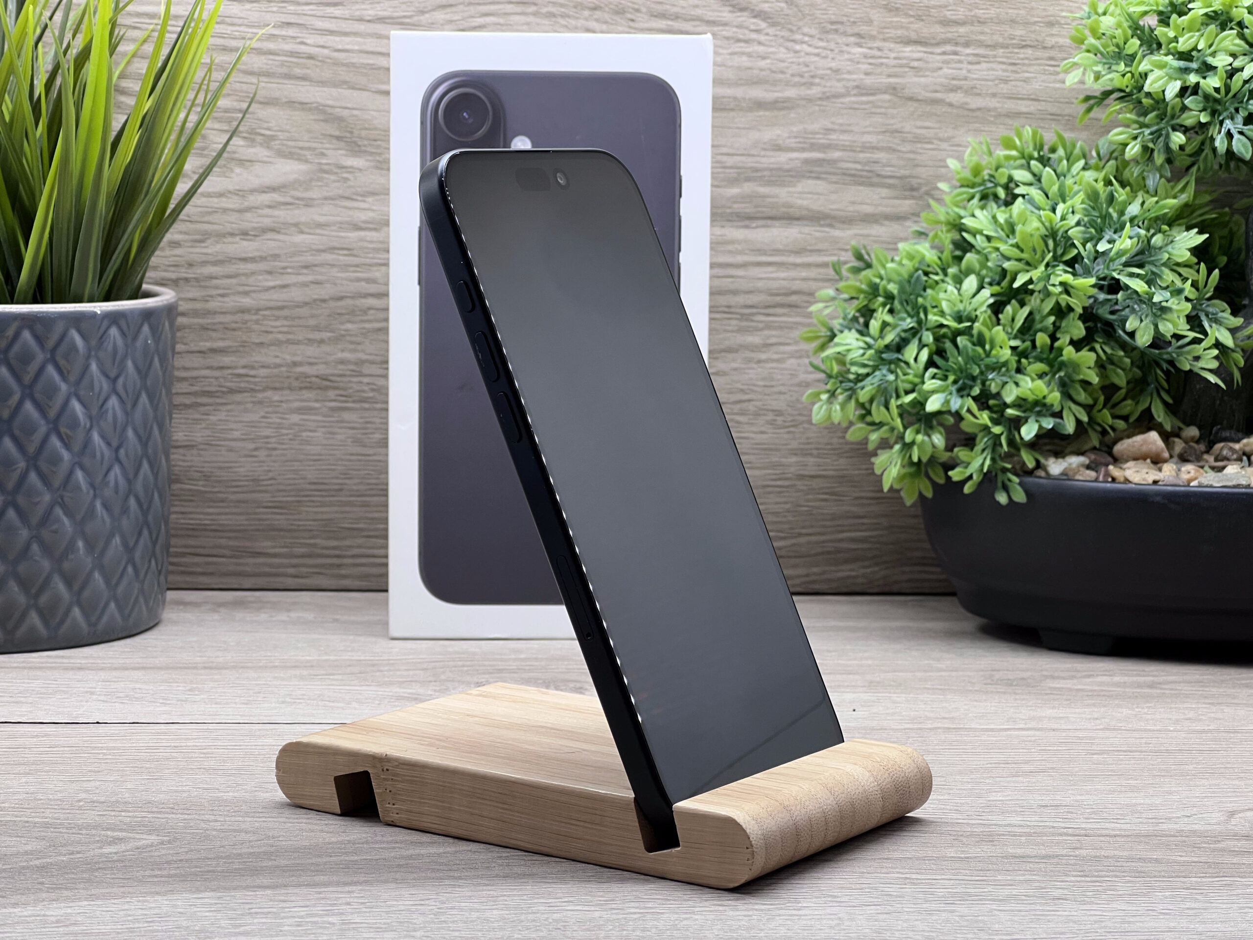 Hibátlan iPhone 16 Plus Black 128GB 2 ÉV Garanciával Számlával