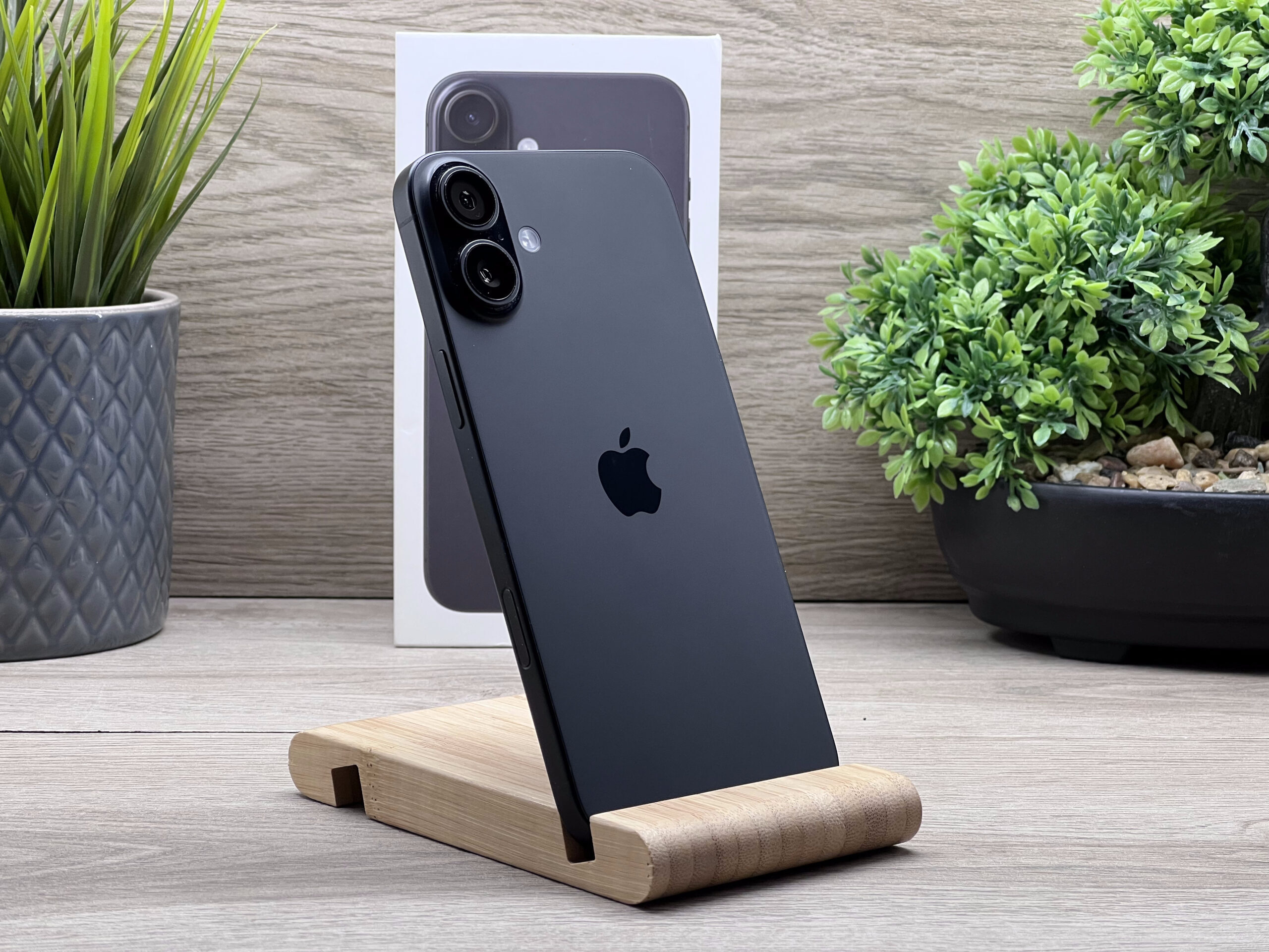 Hibátlan iPhone 16 Plus Black 128GB 2 ÉV Garanciával Számlával