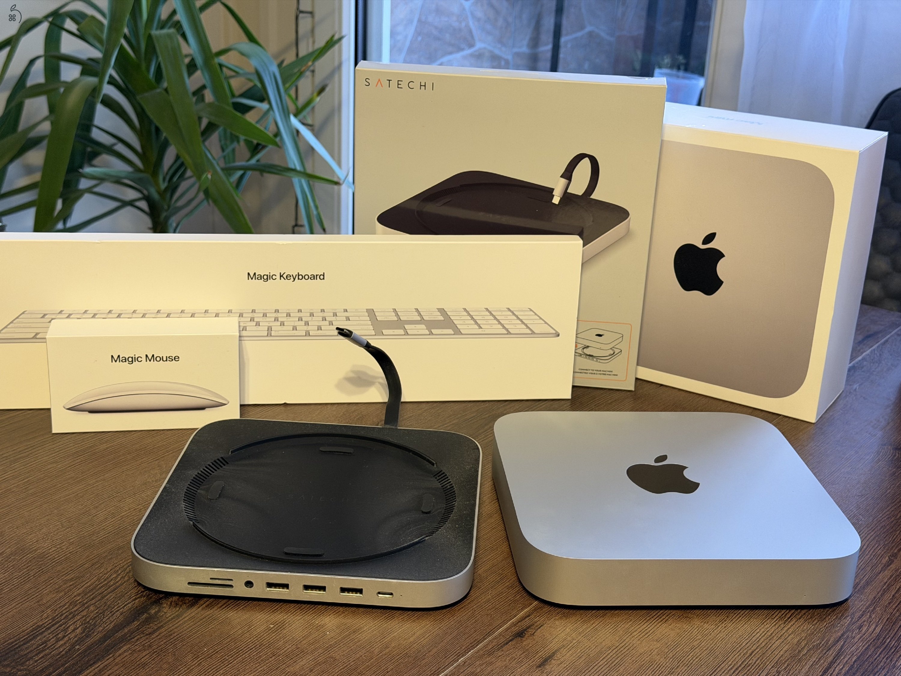 Mac mini (M1, 2020) 2TB 16gb ram + magic mouse, magic keyboard, satechi hub