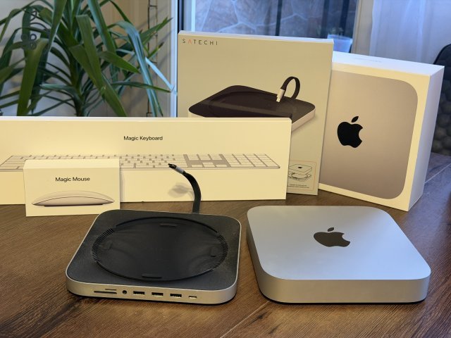 Mac mini (M1, 2020) 2TB 16gb ram + magic mouse, magic keyboard, satechi hub