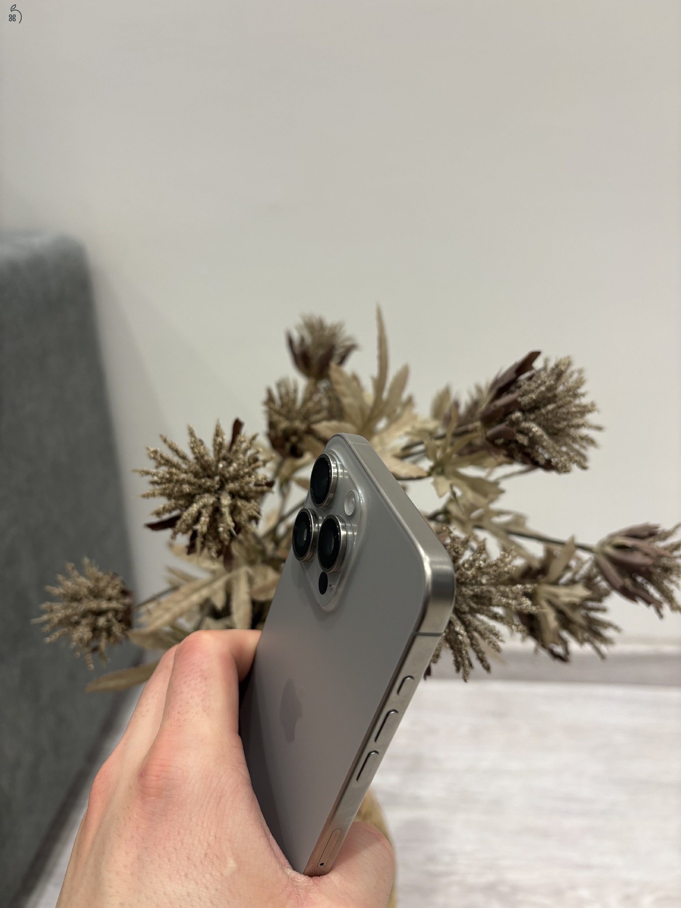 Eladó iPhone 15 Pro Max 256 GB natúr titán színben