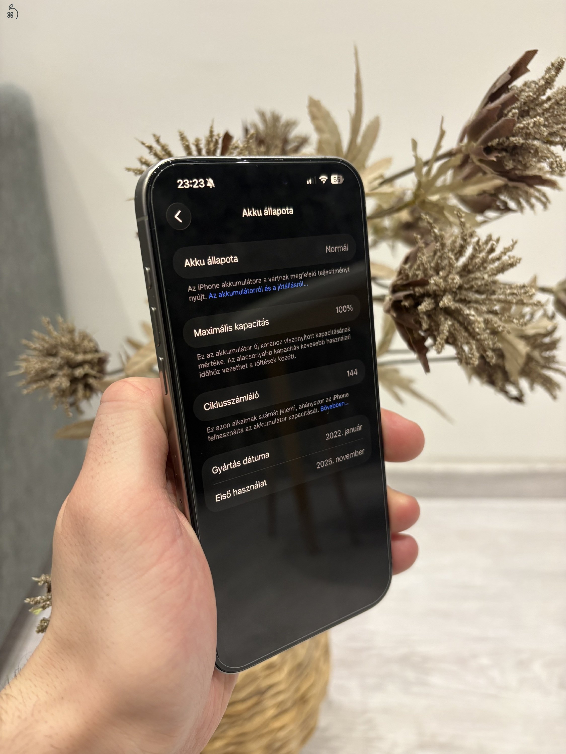 Eladó iPhone 15 Pro Max 256 GB natúr titán színben