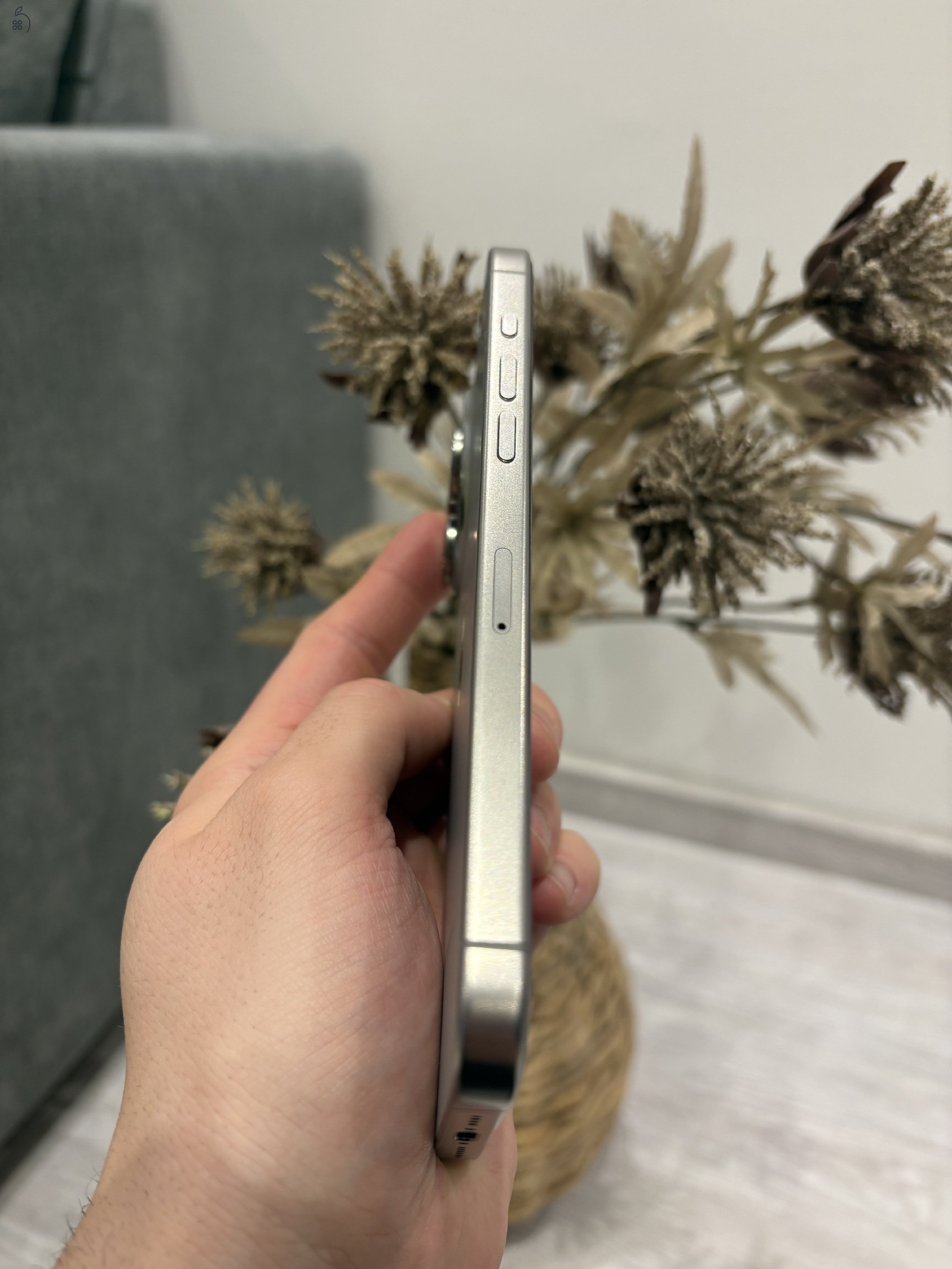 Eladó iPhone 15 Pro Max 256 GB natúr titán színben