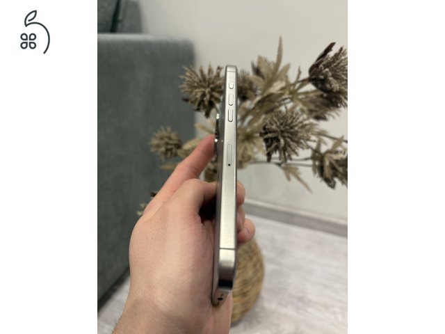 Eladó iPhone 15 Pro Max 256 GB natúr titán színben
