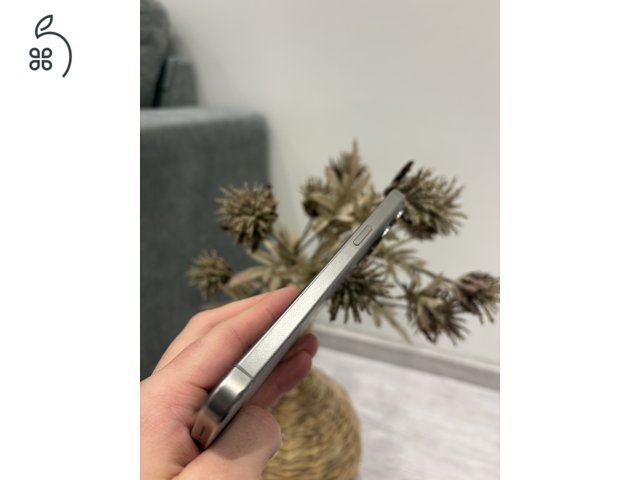 Eladó iPhone 15 Pro Max 256 GB natúr titán színben