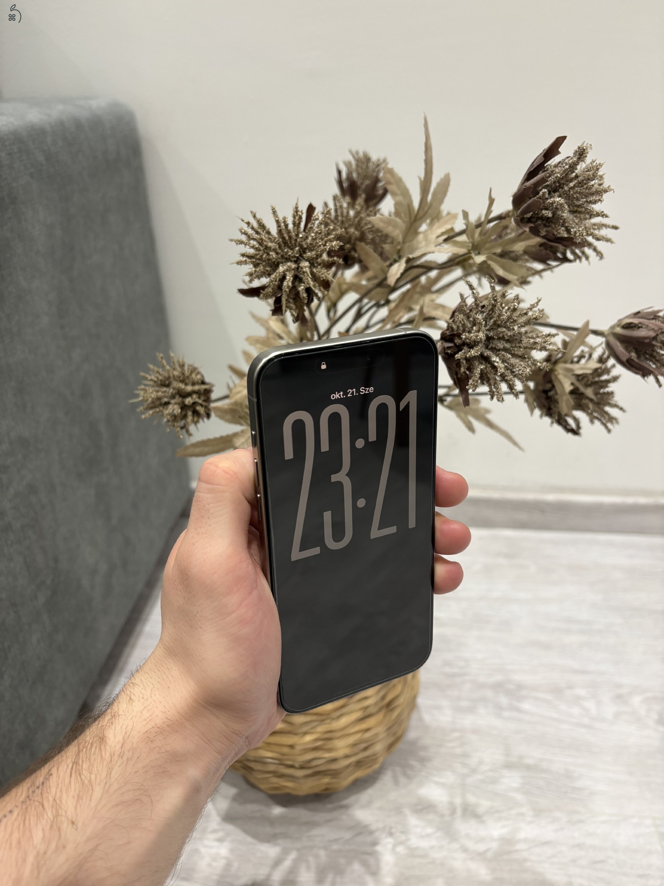 Eladó iPhone 15 Pro Max 256 GB natúr titán színben