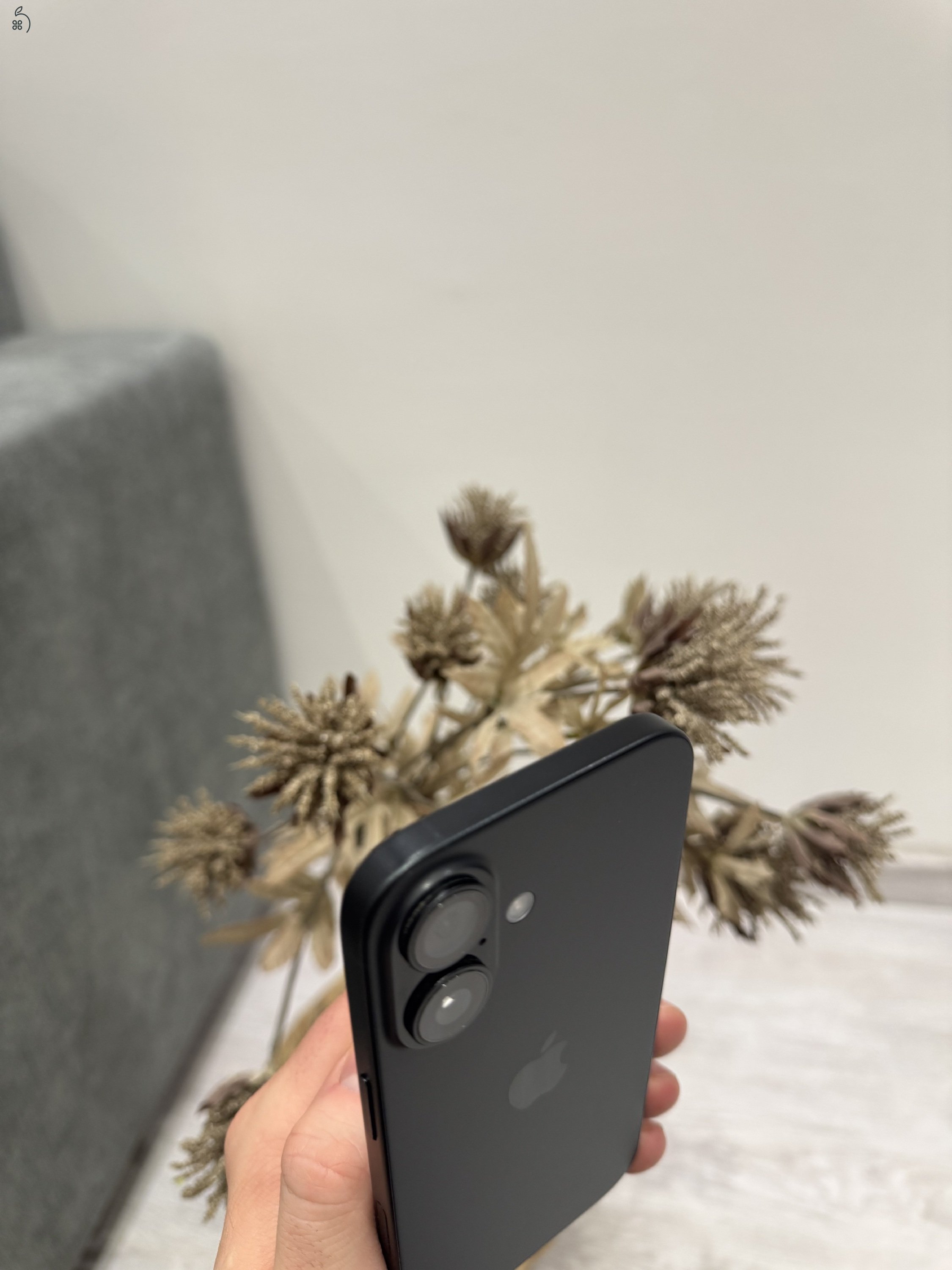 Eladó iPhone 16 128 GB fekete színben