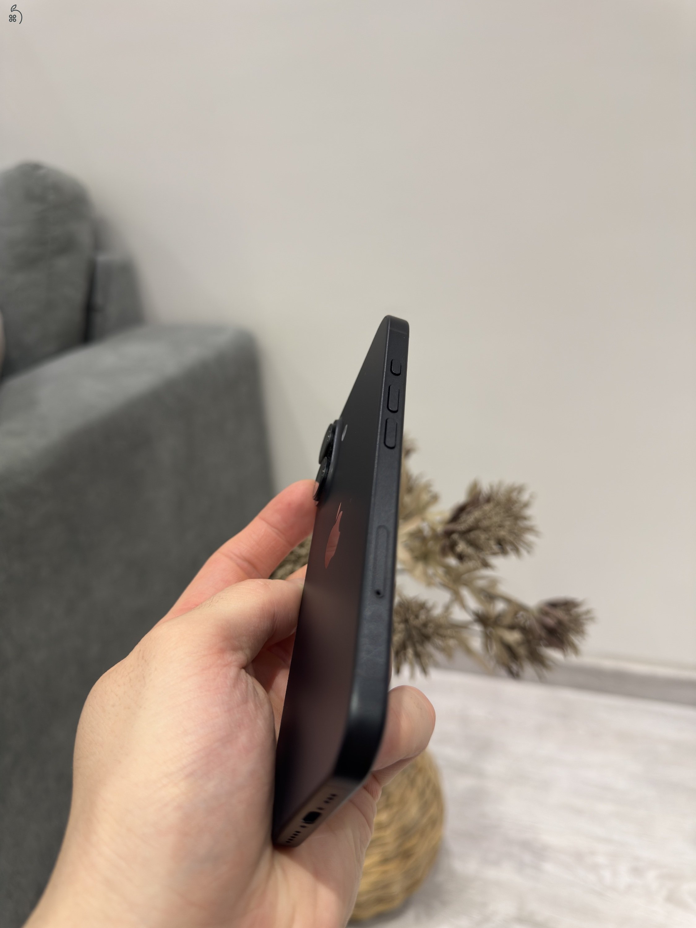 Eladó iPhone 16 128 GB fekete színben