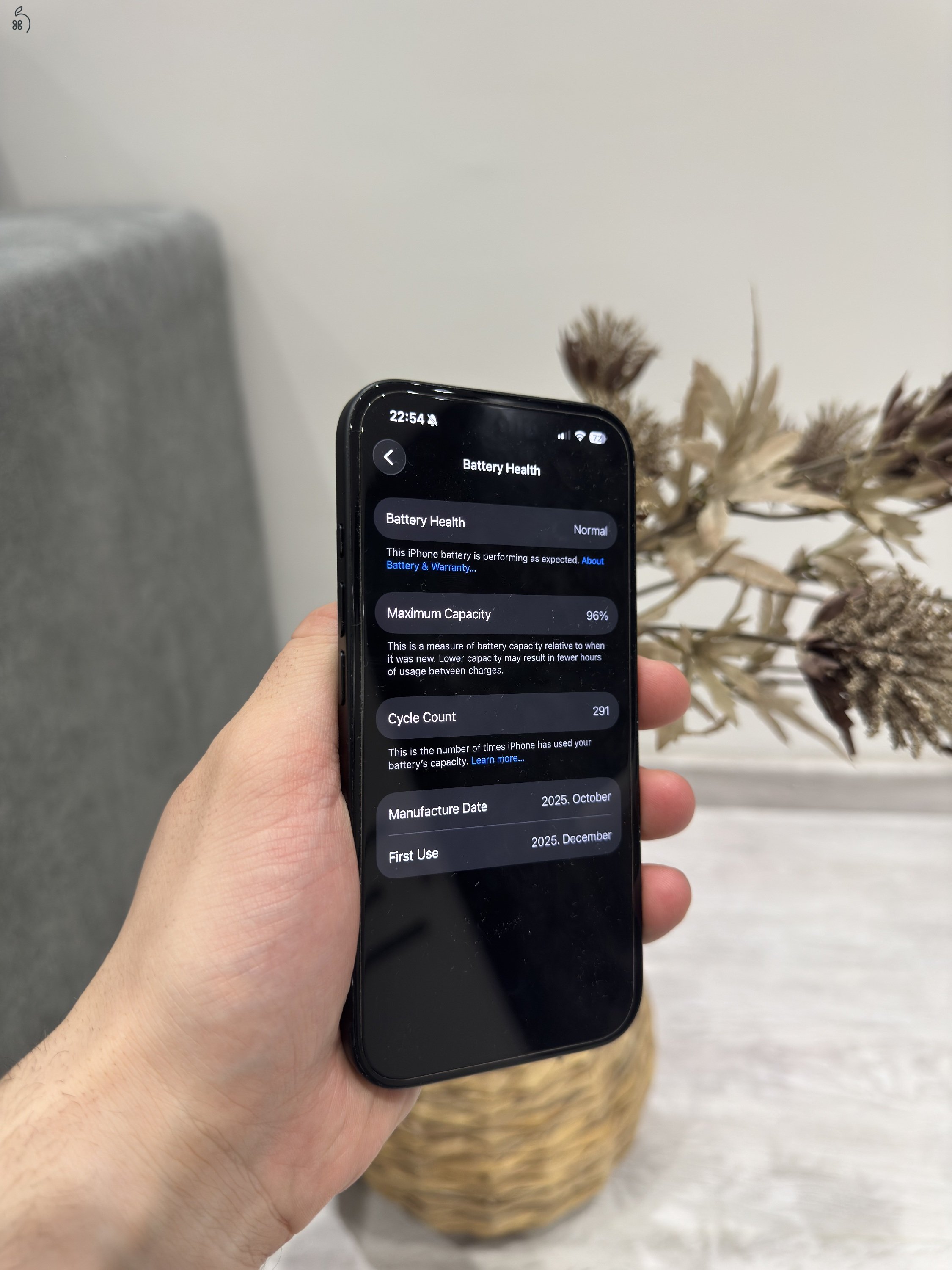 Eladó iPhone 16 128 GB fekete színben