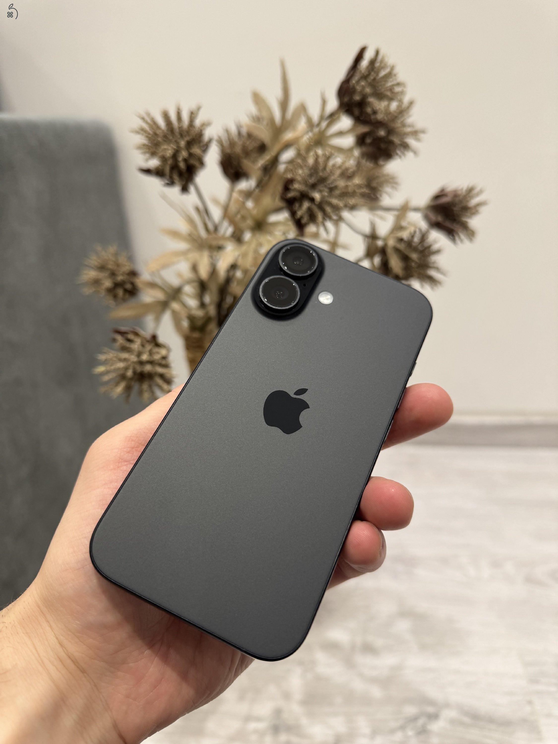 Eladó iPhone 16 128 GB fekete színben