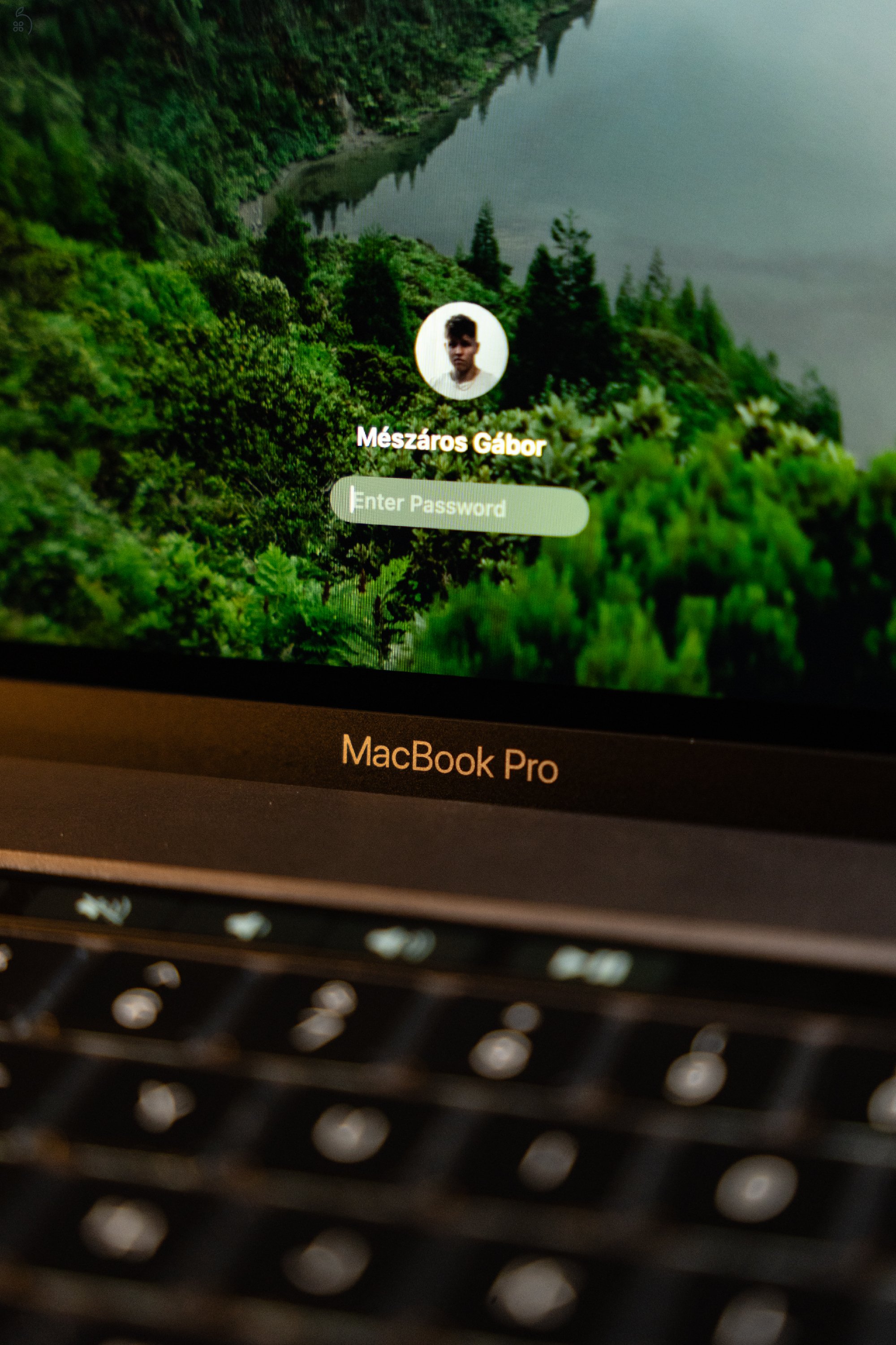 Apple MacBook Pro 16