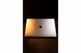 Apple MacBook Pro 16