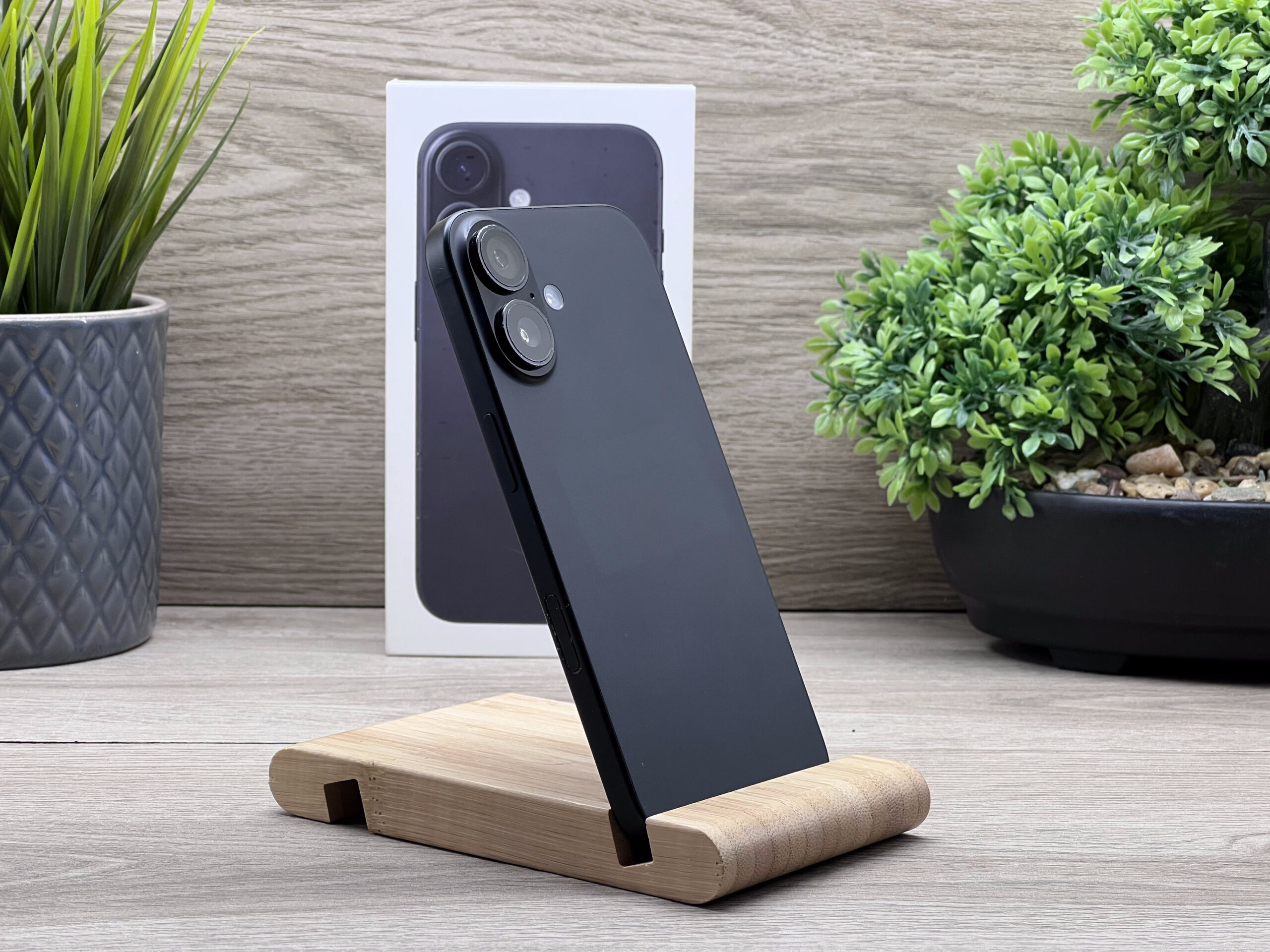 iPhone 16 Black 256GB 2 ÉV Garanciával Számlával