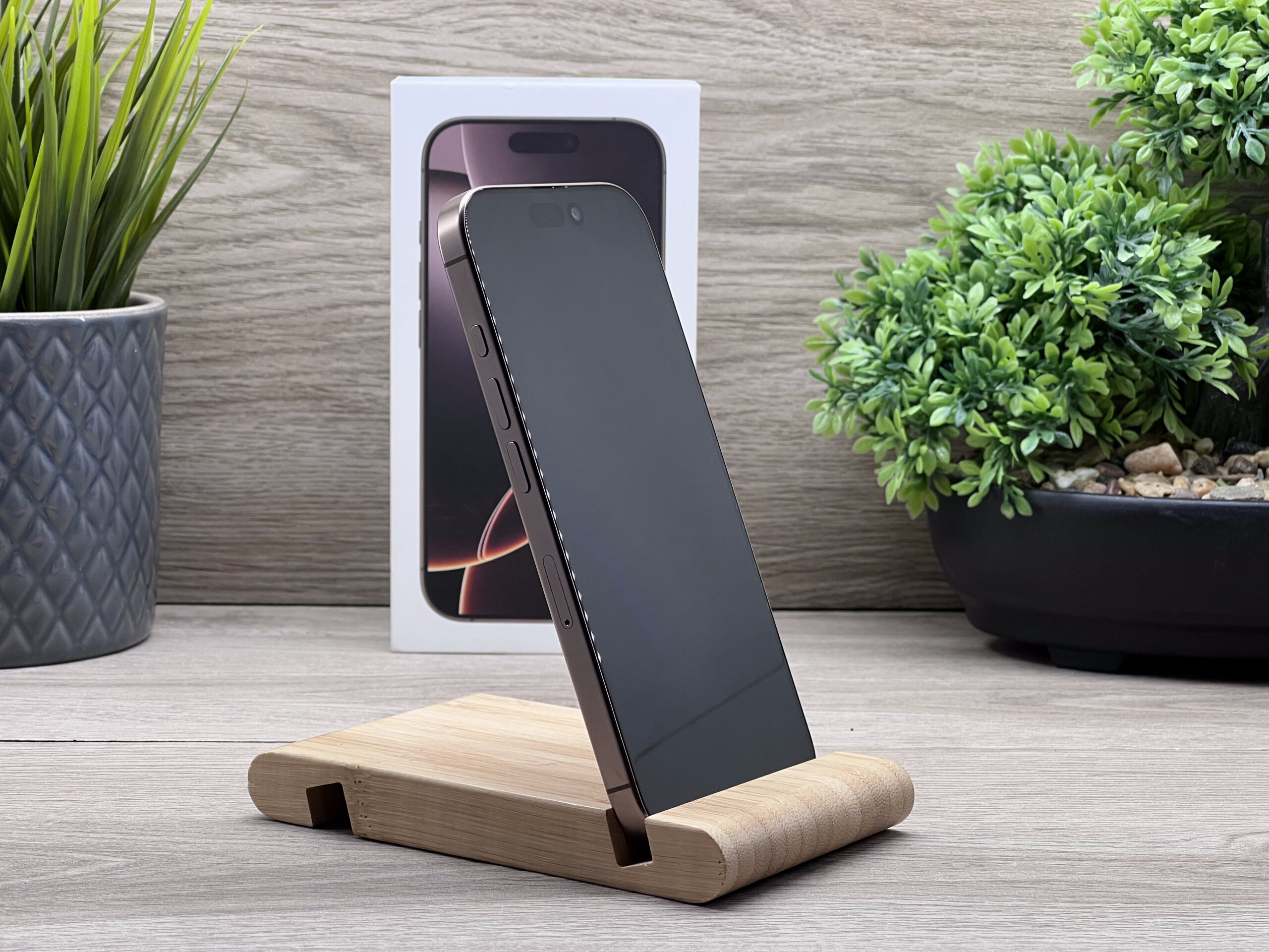 iPhone 16 Pro Desert Titanium 256GB 2 ÉV Garanciával Számlával