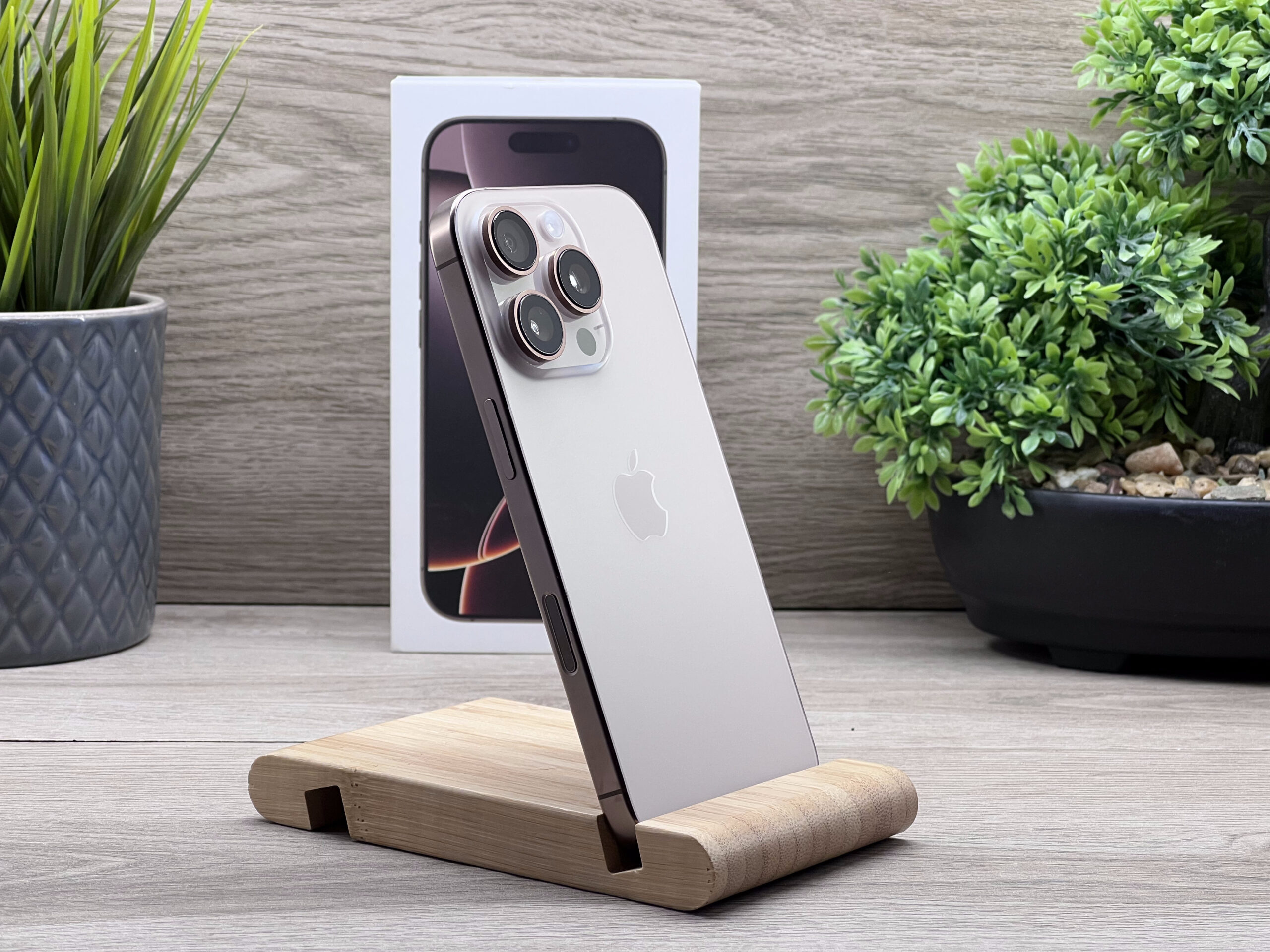 iPhone 16 Pro Desert Titanium 256GB 2 ÉV Garanciával Számlával