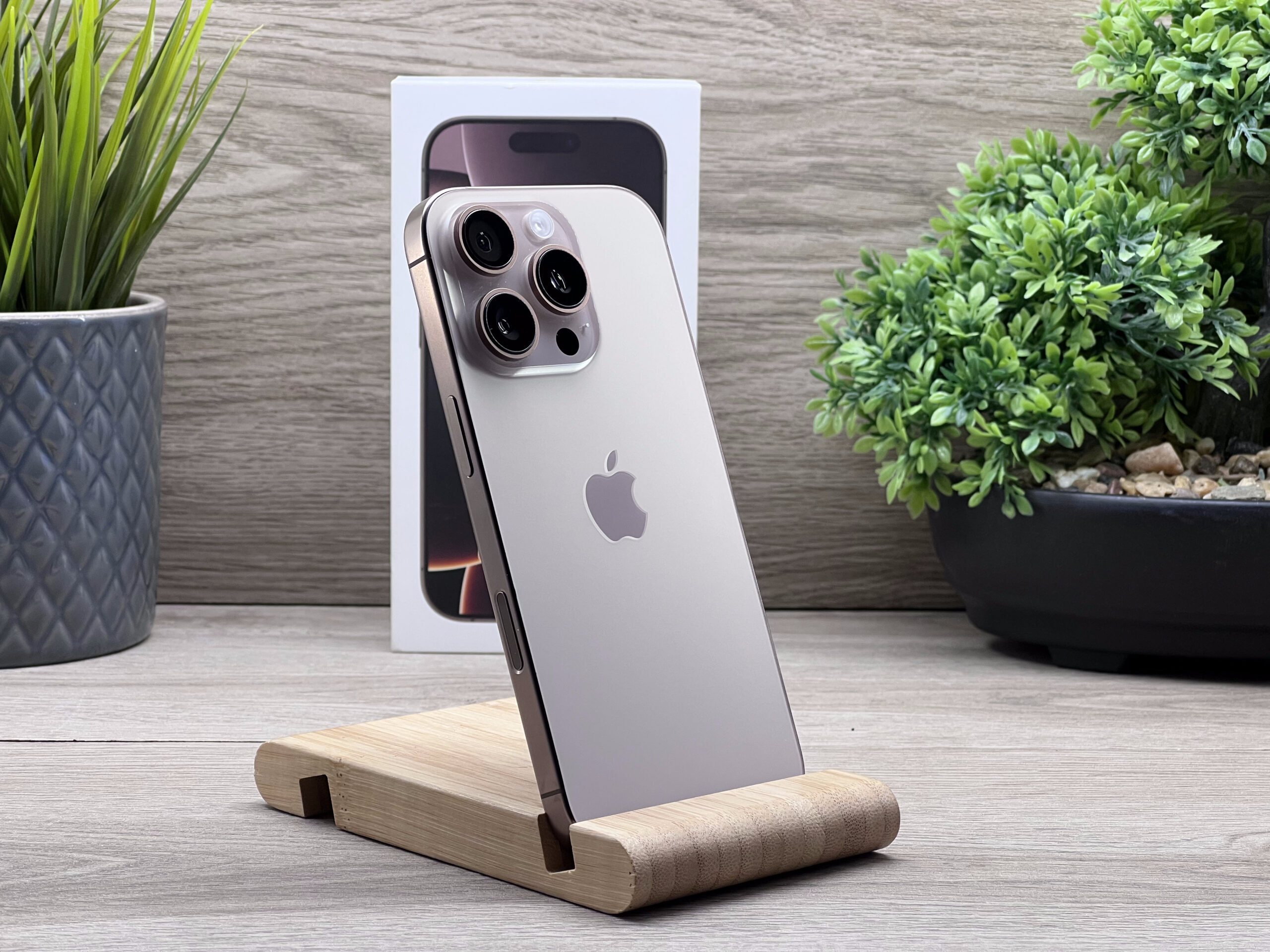iPhone 16 Pro Desert Titanium 256GB 2 ÉV Garanciával Számlával