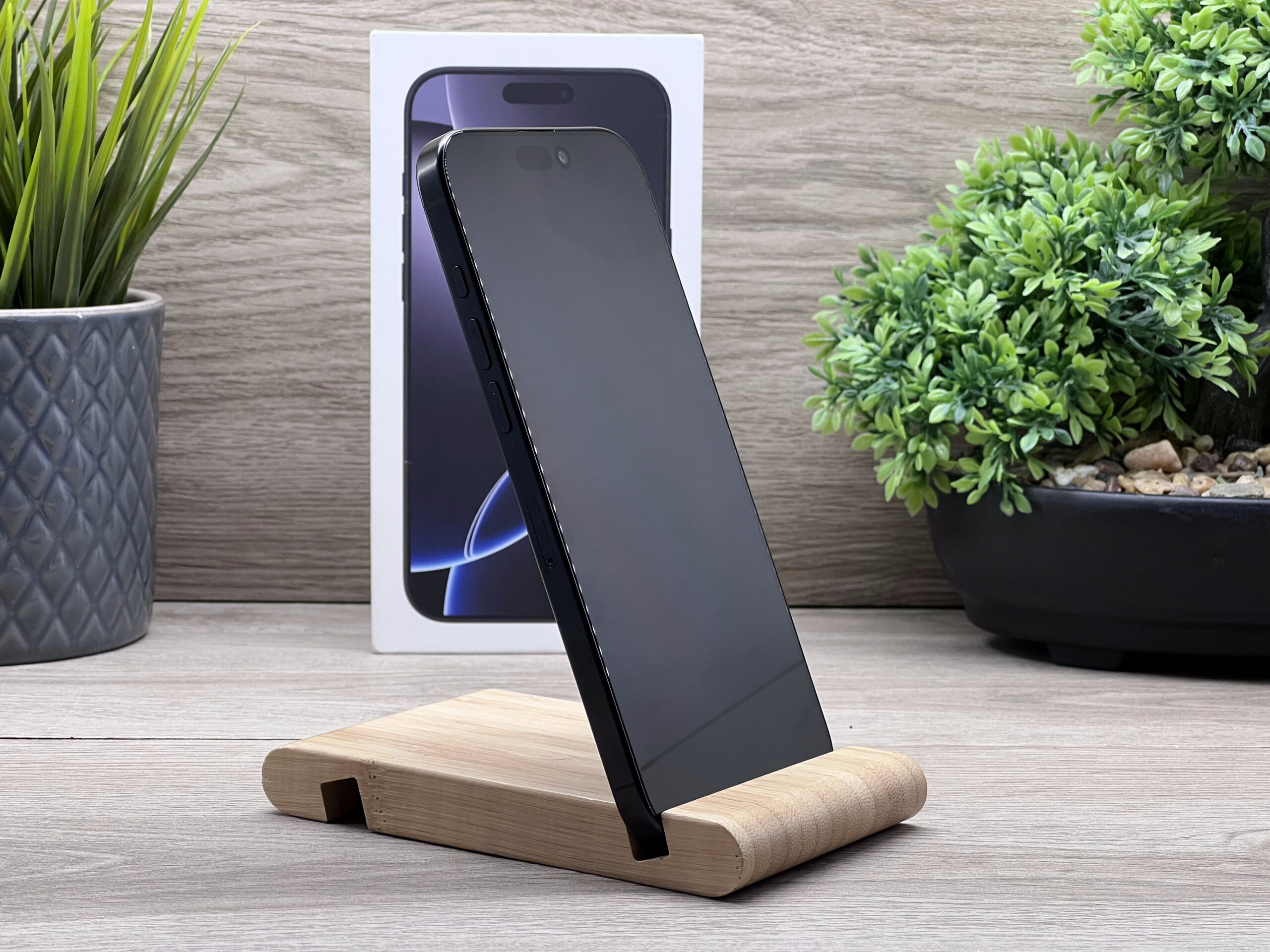 Hibátlan iPhone 16 Pro Max Black Titanium 512GB 2 ÉV Garanciával Számlával