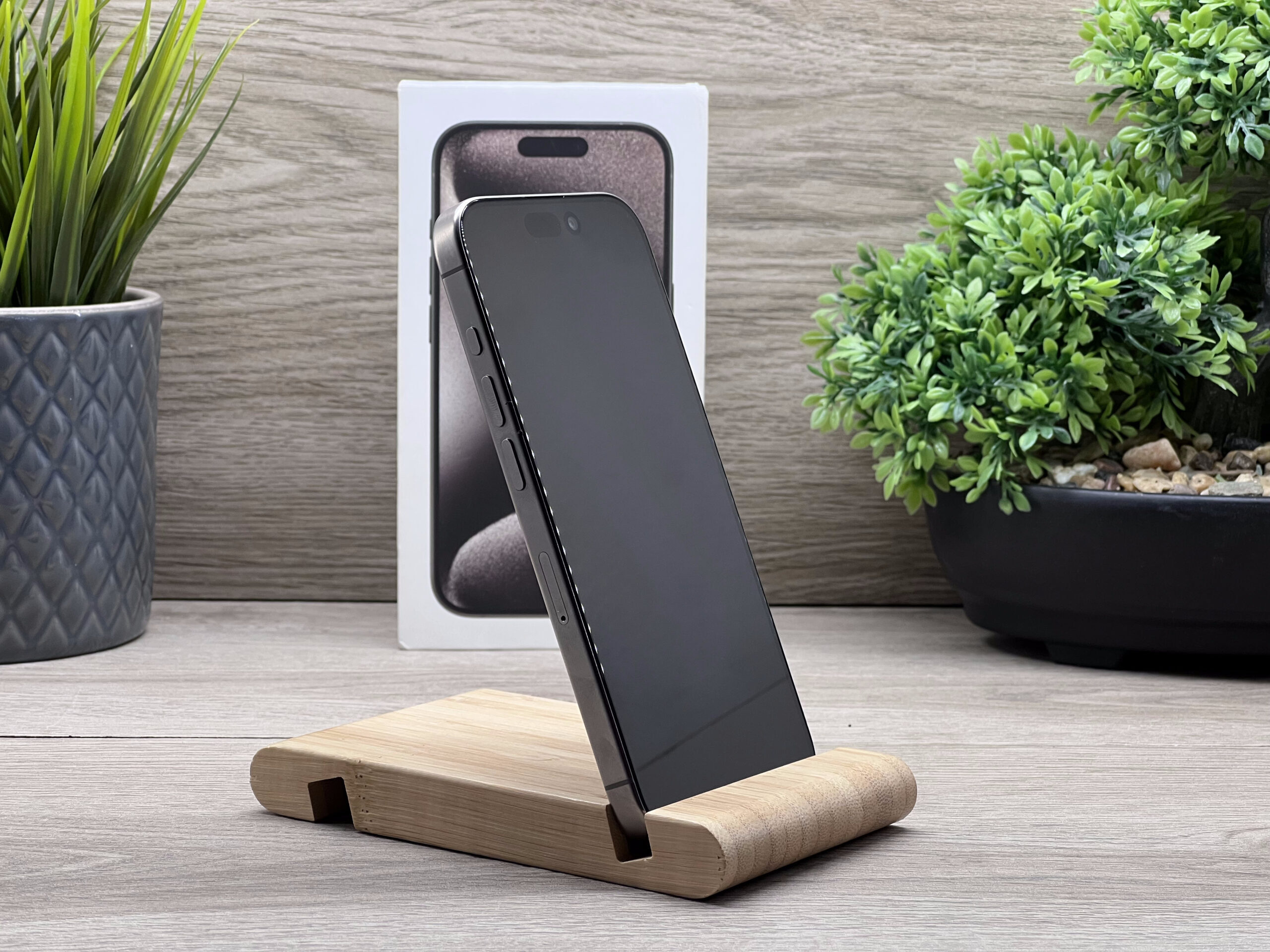 Hibátlan iPhone 15 Pro Natural Titanium 256GB 2 ÉV Garanciával Számlával