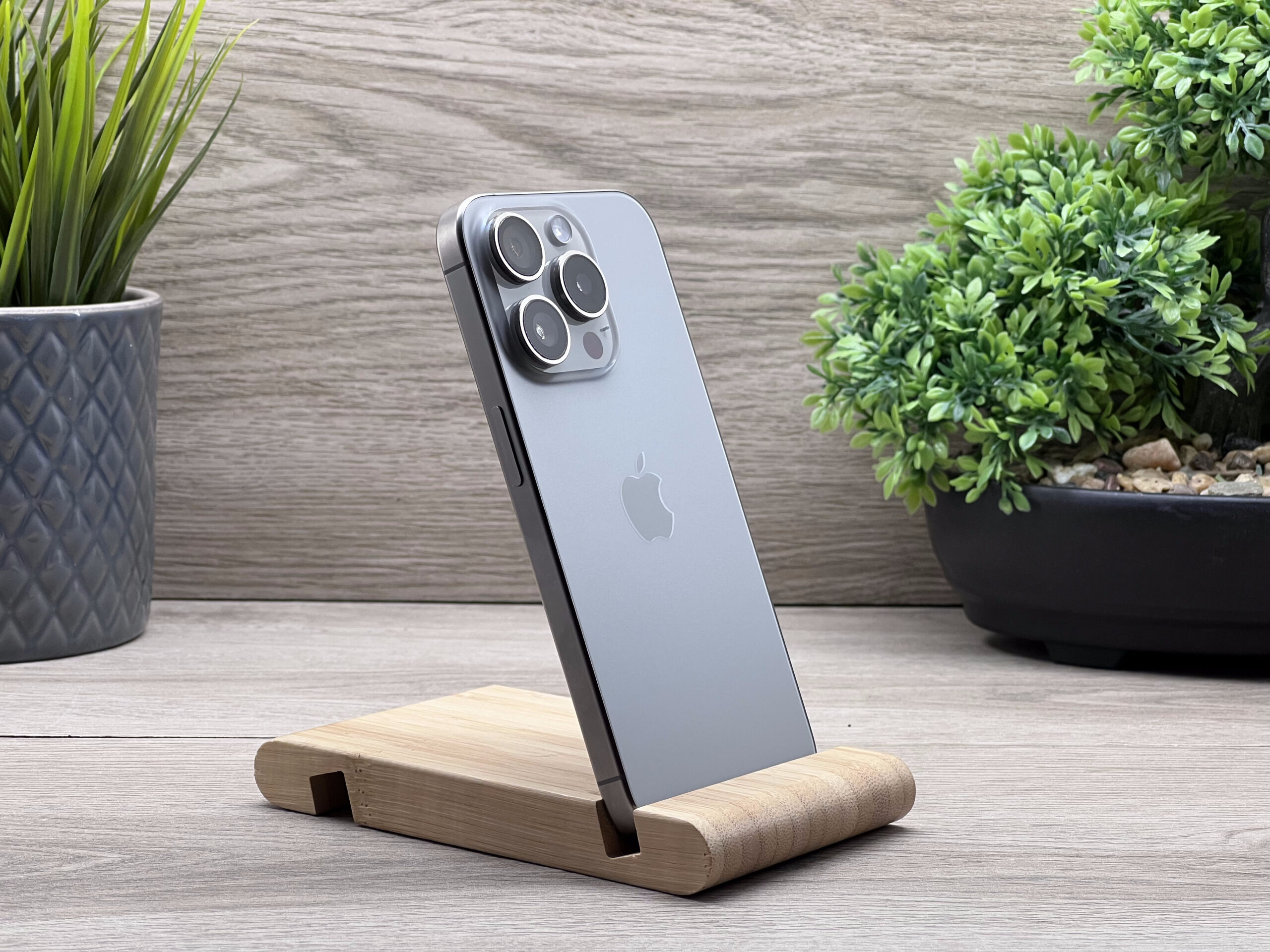 Hibátlan iPhone 15 Pro Natural Titanium 128GB 2 ÉV Garanciával Számlával