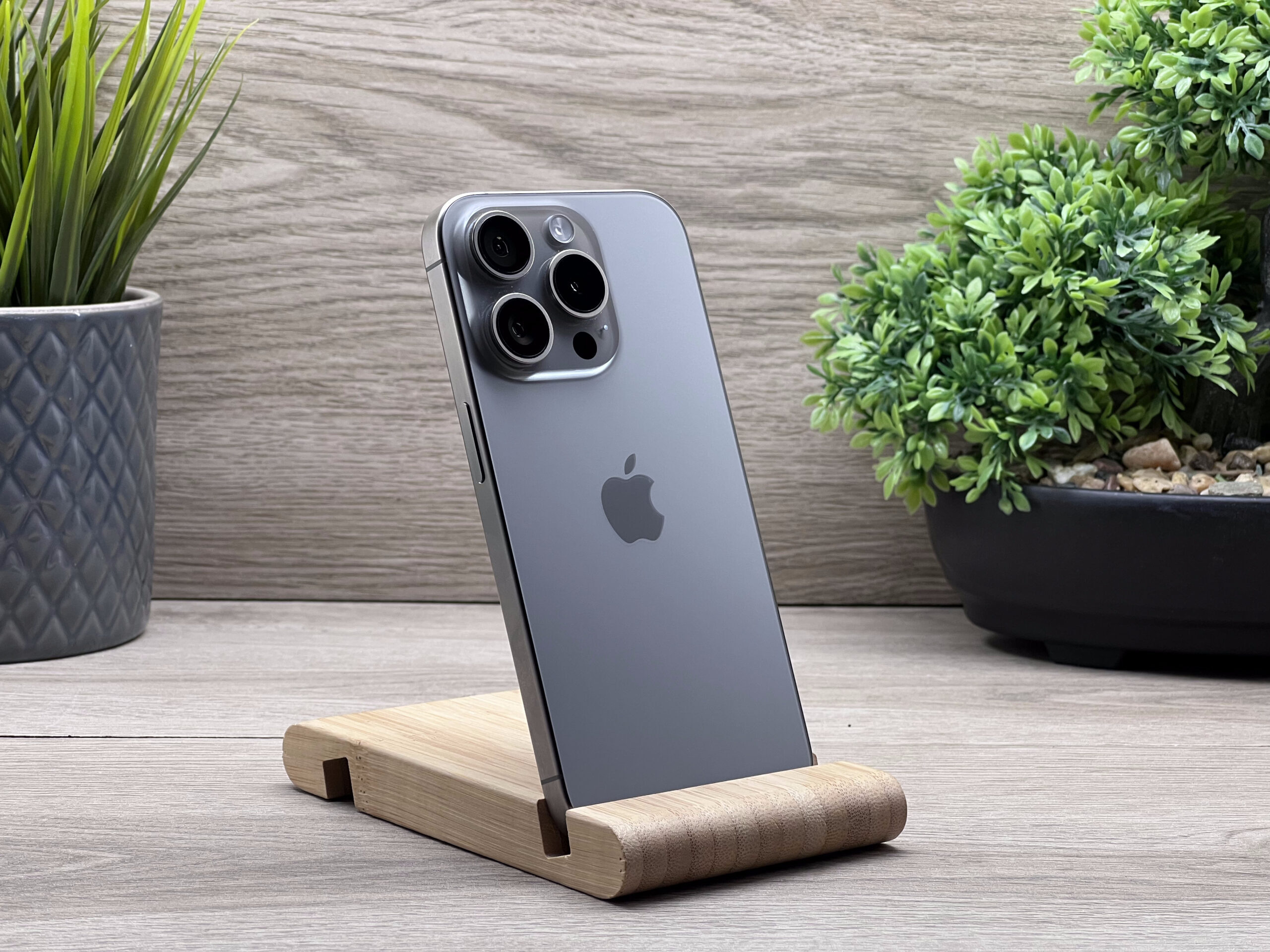 Hibátlan iPhone 15 Pro Natural Titanium 128GB 2 ÉV Garanciával Számlával