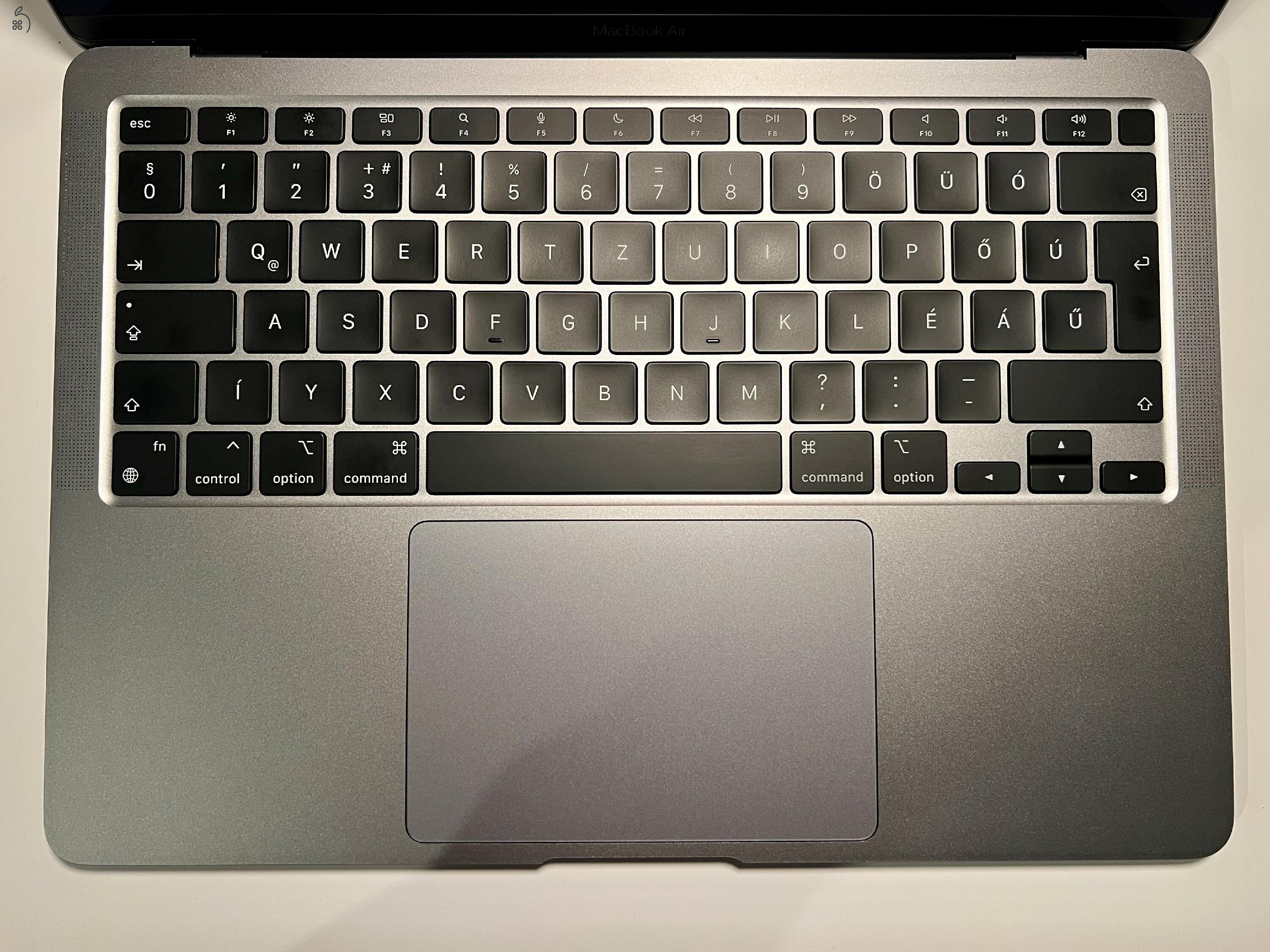 Apple MacBook Air 13” M1 8 GB RAM / 256 GB SSD hibátlan, tesztelt, számlával, dobozában, ingyenes szállítással