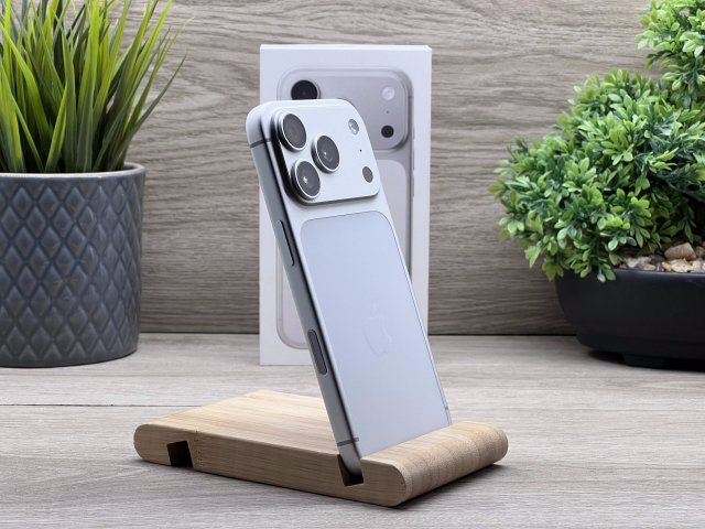 Hibátlan iPhone 17 Pro Silver 256GB 2 ÉV Garanciával Számlával