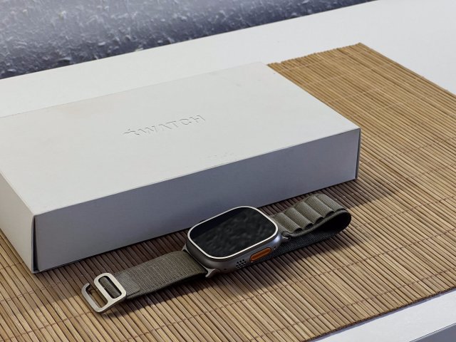 Hibátlan Apple Watch Ultra 2 Natural Titanium 49mm 2 ÉV Garanciával Számlával