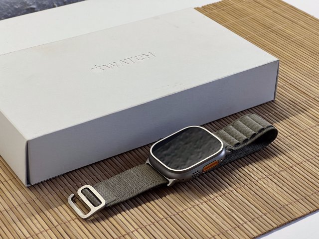Hibátlan Apple Watch Ultra 2 Natural Titanium 49mm 2 ÉV Garanciával Számlával