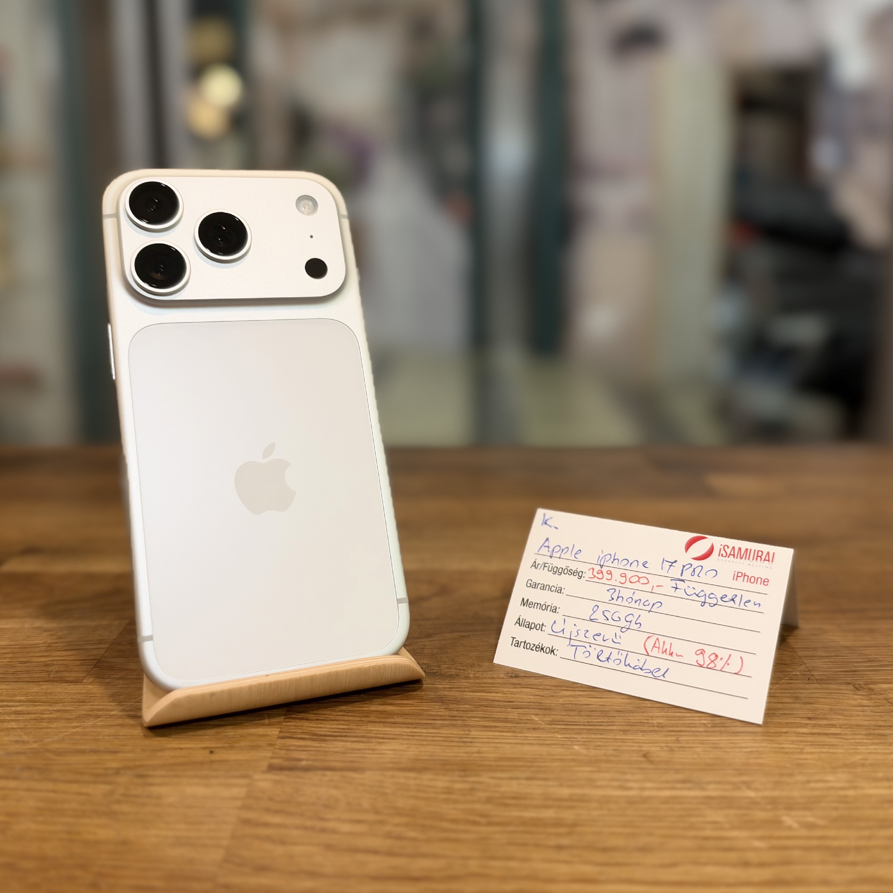 Apple iPhone 17 Pro - Silver - 256GB - Akku 98% - Újszerű