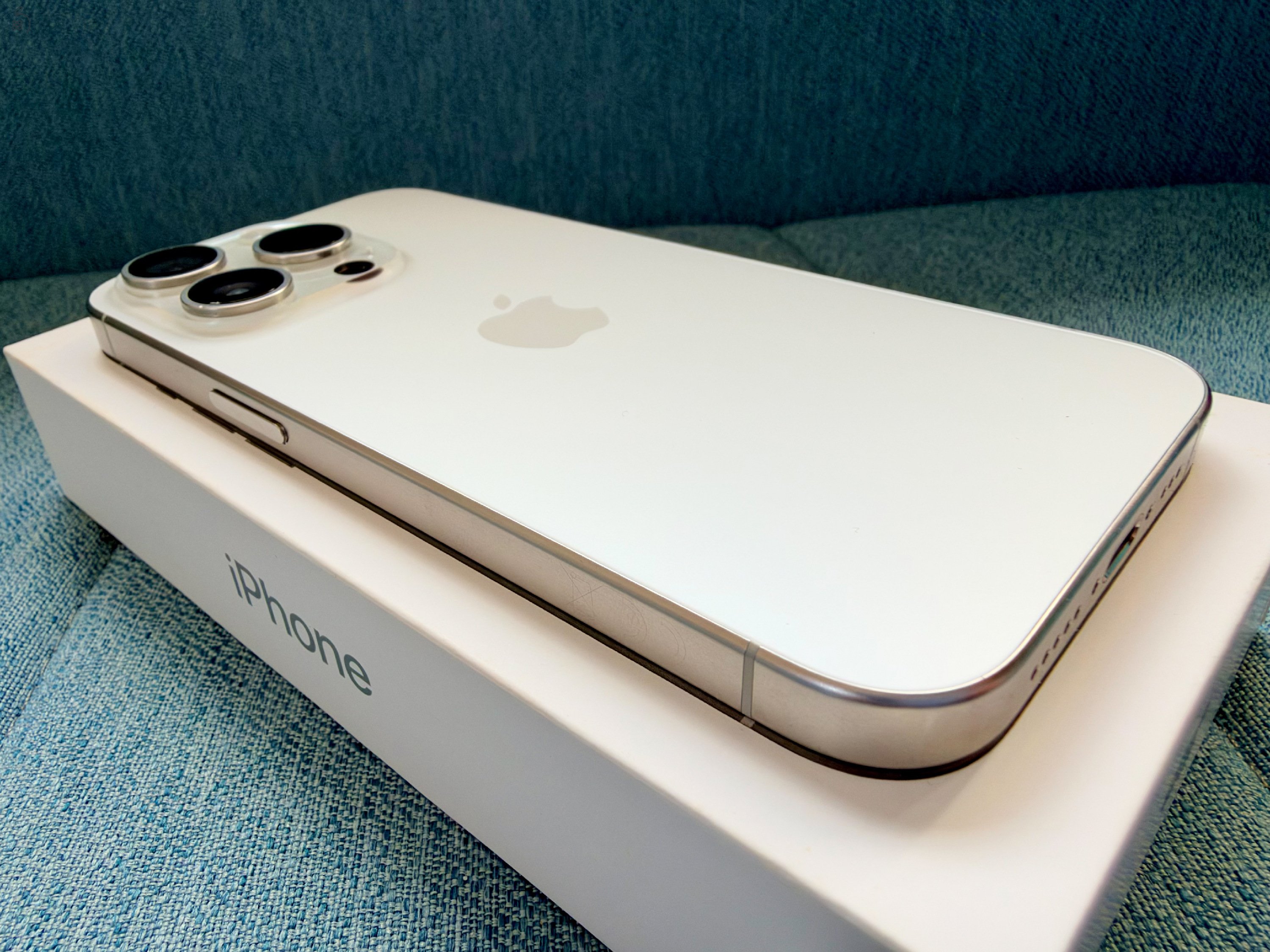 iPhone 15 Pro – 256 GB – fehér titán (white titanium)
