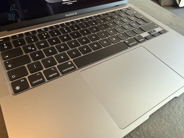 Apple Macbook Air M1