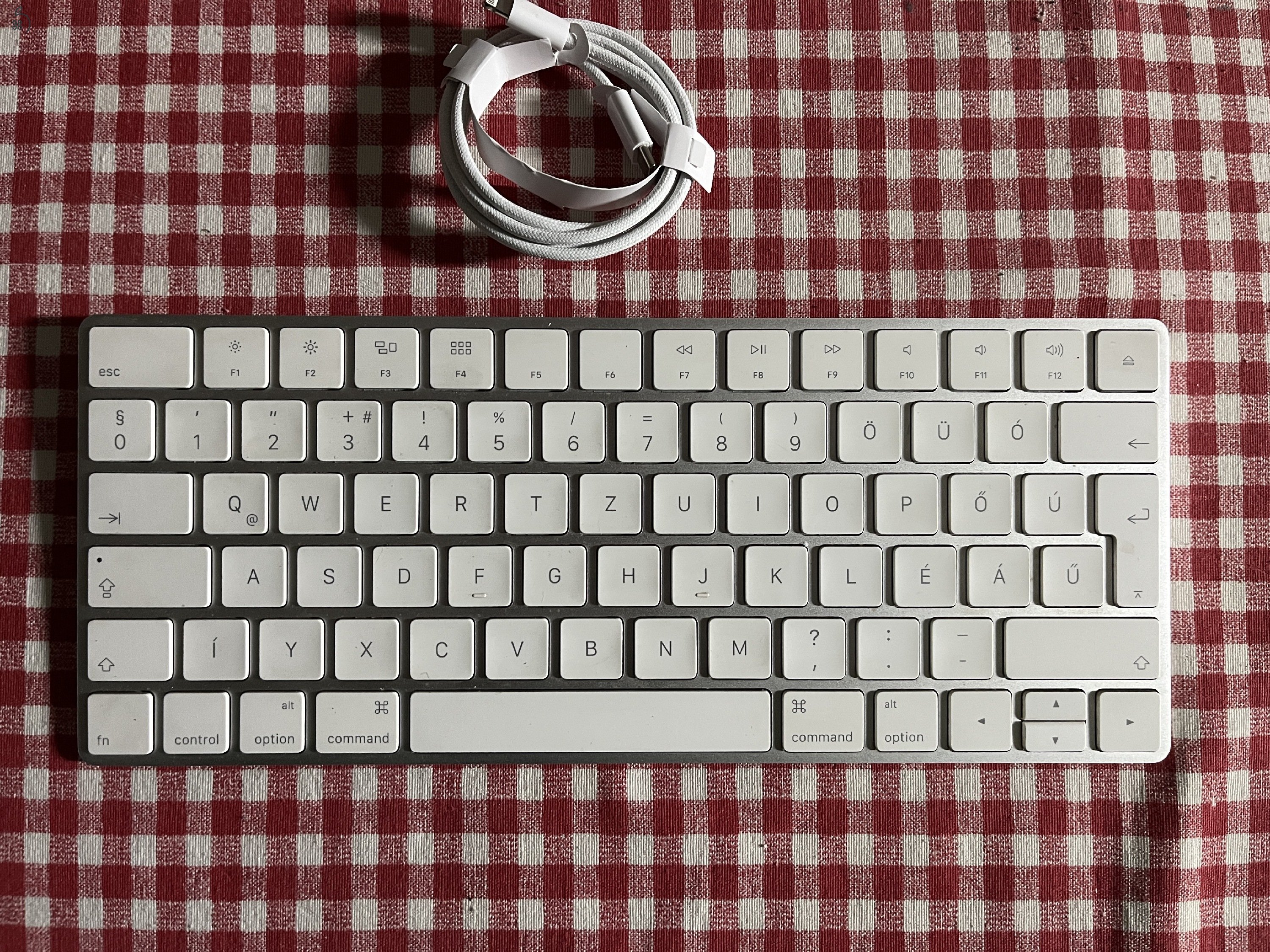APPLE Magic Keyboard Magyar kiosztással eladó. 