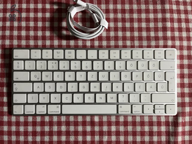 APPLE Magic Keyboard Magyar kiosztással eladó. 
