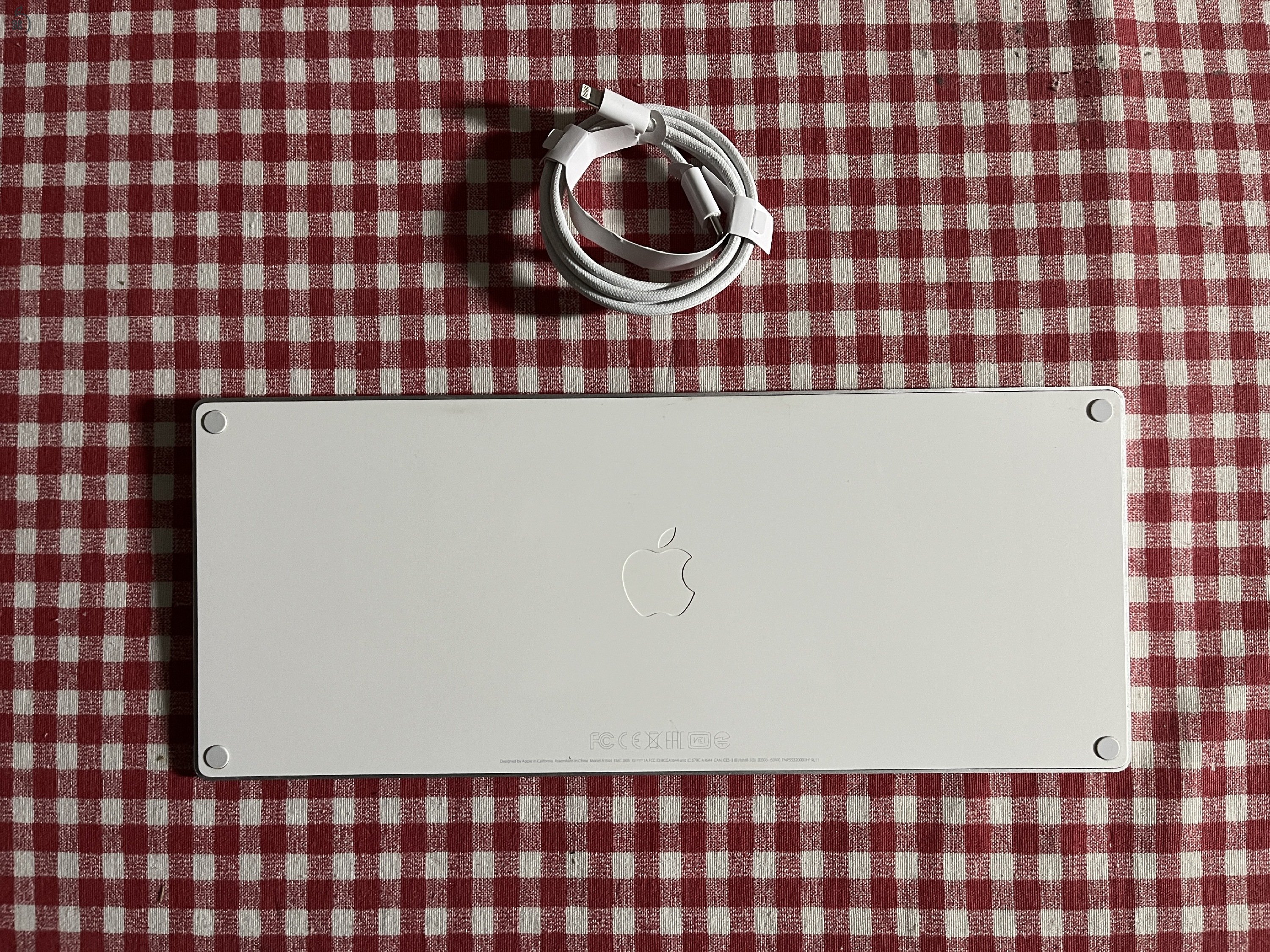 APPLE Magic Keyboard Magyar kiosztással eladó. 