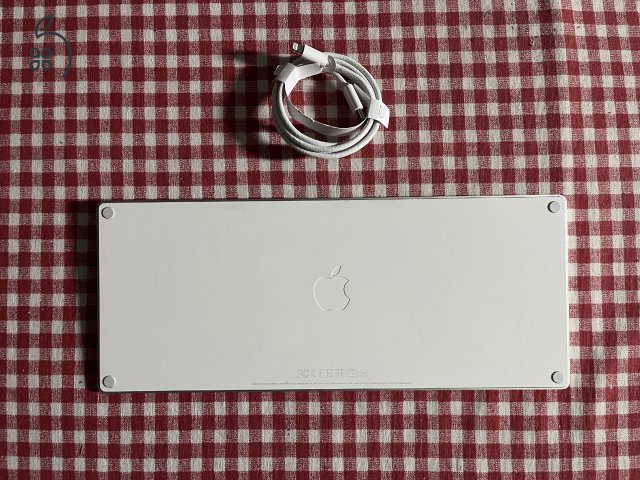 APPLE Magic Keyboard Magyar kiosztással eladó. 
