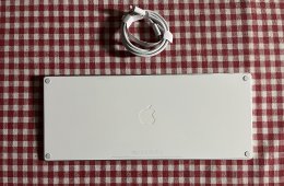 APPLE Magic Keyboard Magyar kiosztással eladó. 