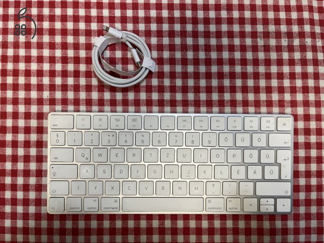 APPLE Magic Keyboard Magyar kiosztással eladó. 