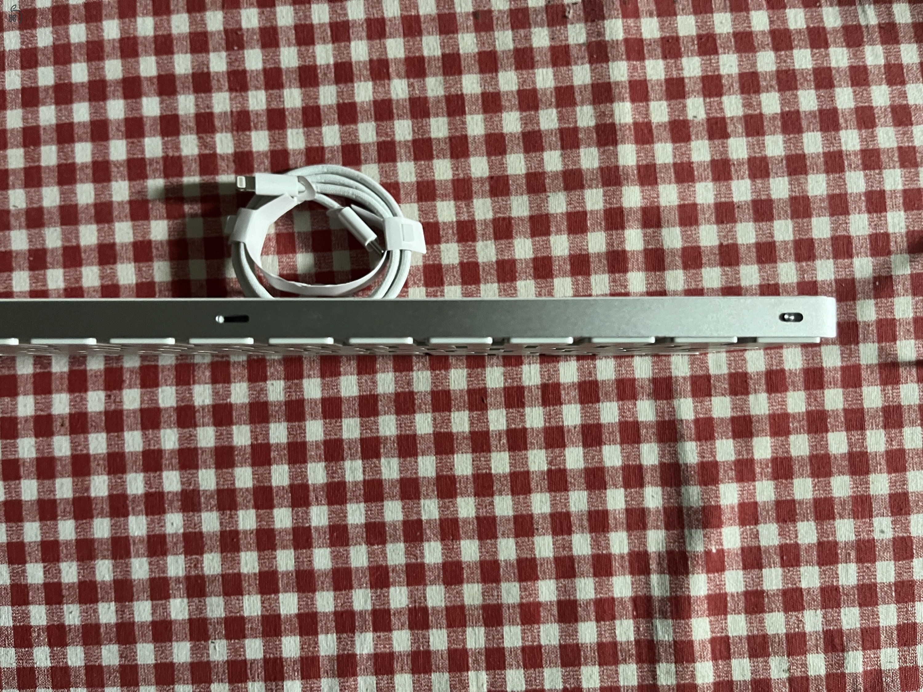APPLE Magic Keyboard Magyar kiosztással eladó. 