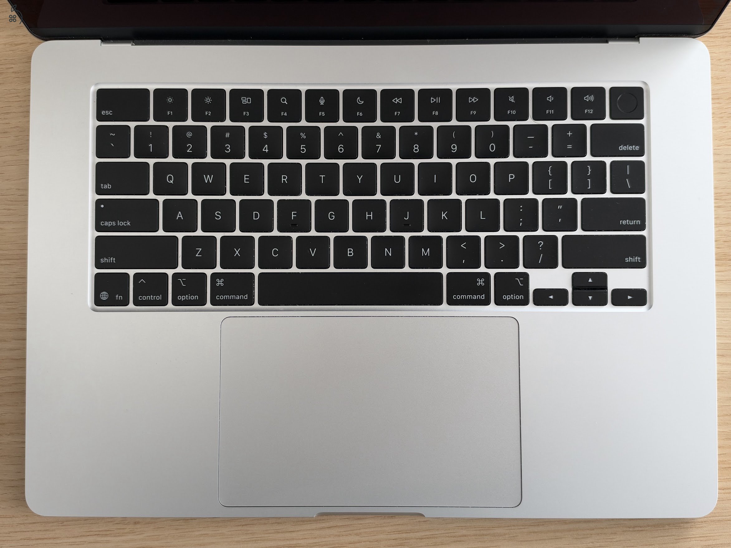 MacBook Air Silver 15” 2025 M4 16 GB RAM 256 GB SSD
