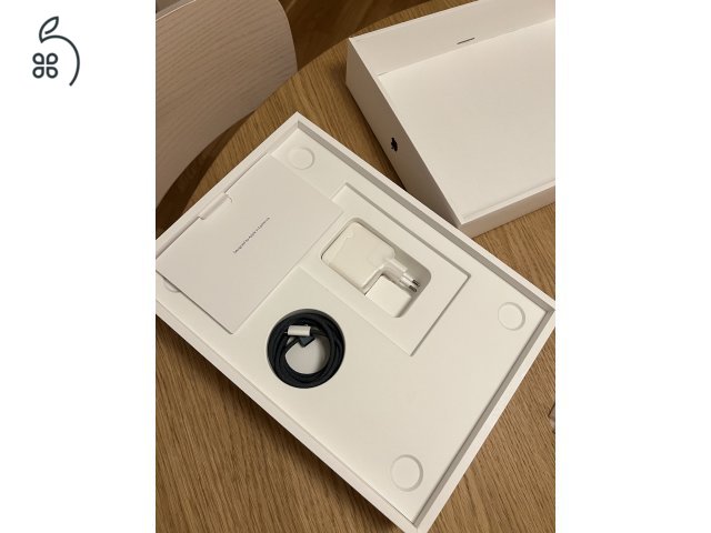 Macbook M2 Air 13.6” 256 GB SSD 8 GB Magyar Bill.
