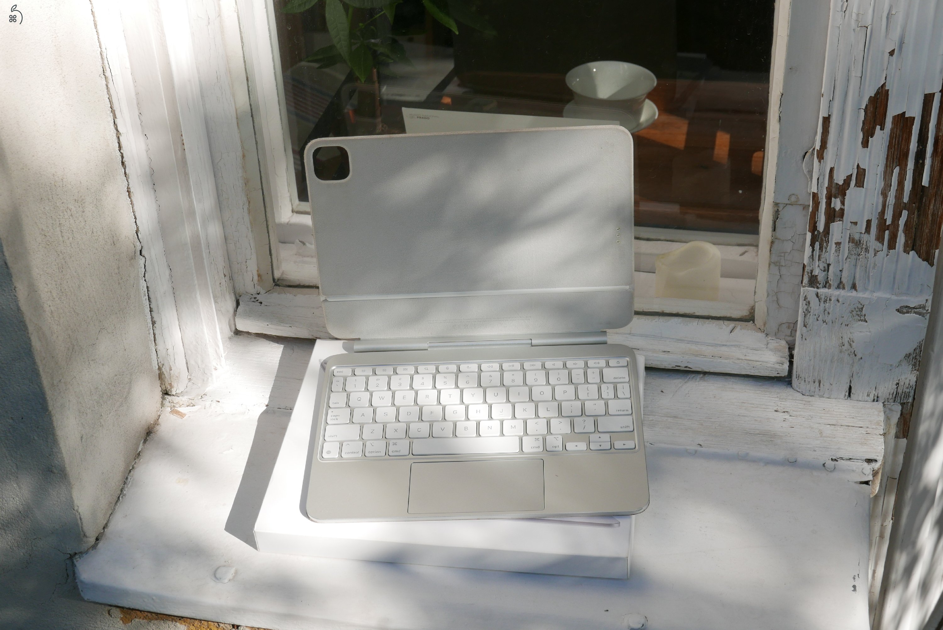Apple Magic Keyboard - angol kiosztással, 11-es mérethez